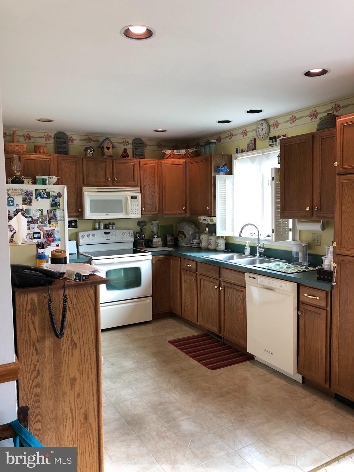 MANOR OAKS - Residential