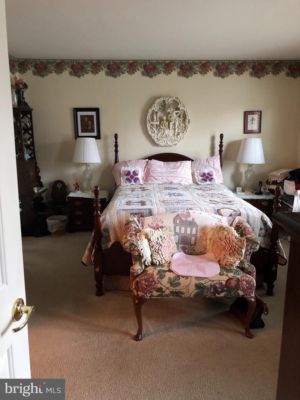 MANOR OAKS - Residential