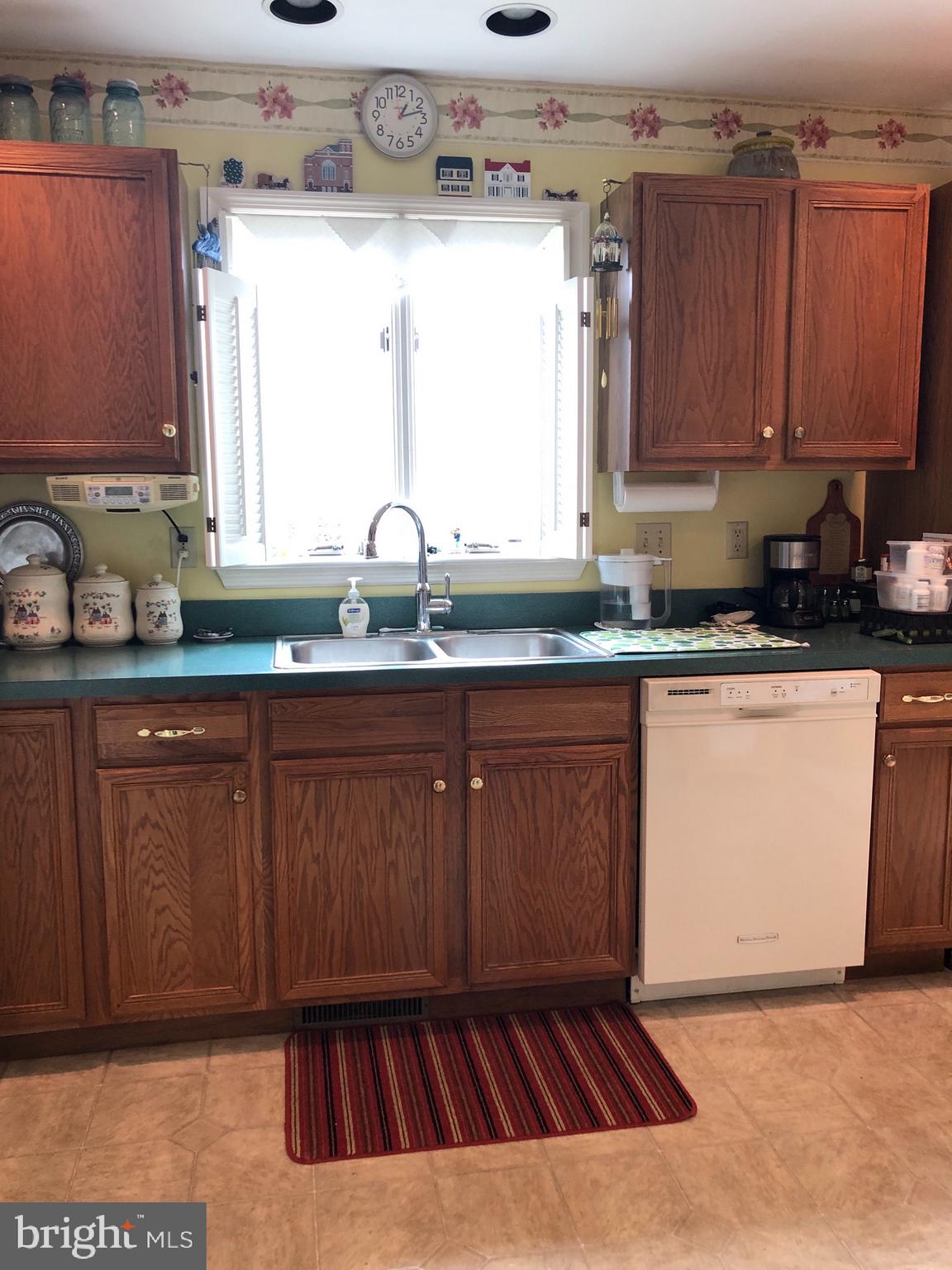 MANOR OAKS - Residential