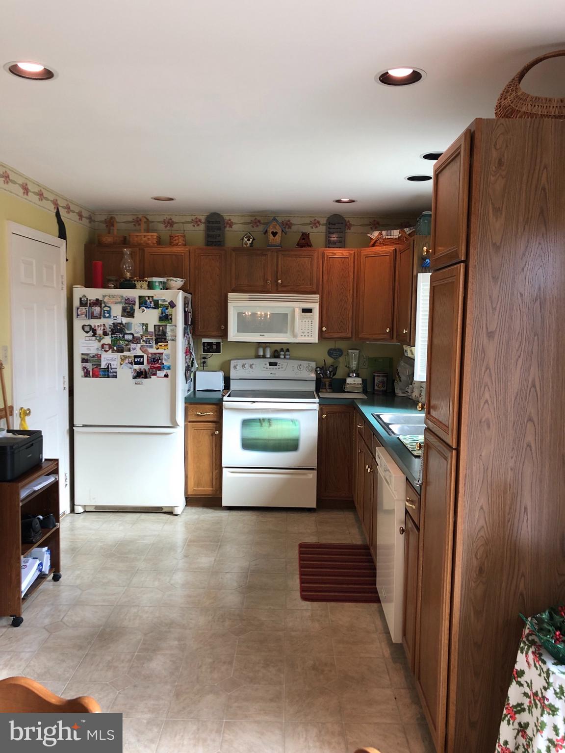 MANOR OAKS - Residential