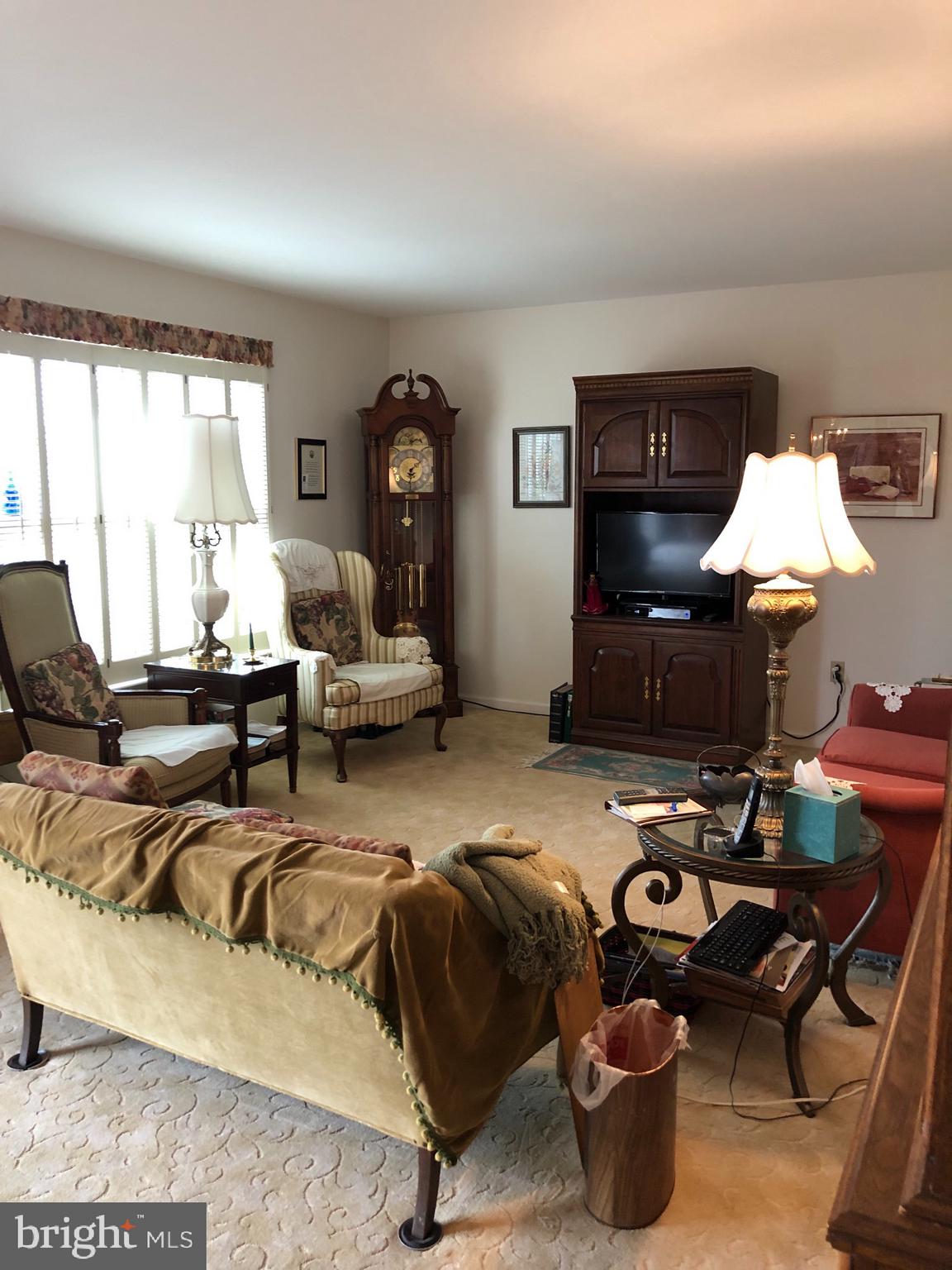 MANOR OAKS - Residential