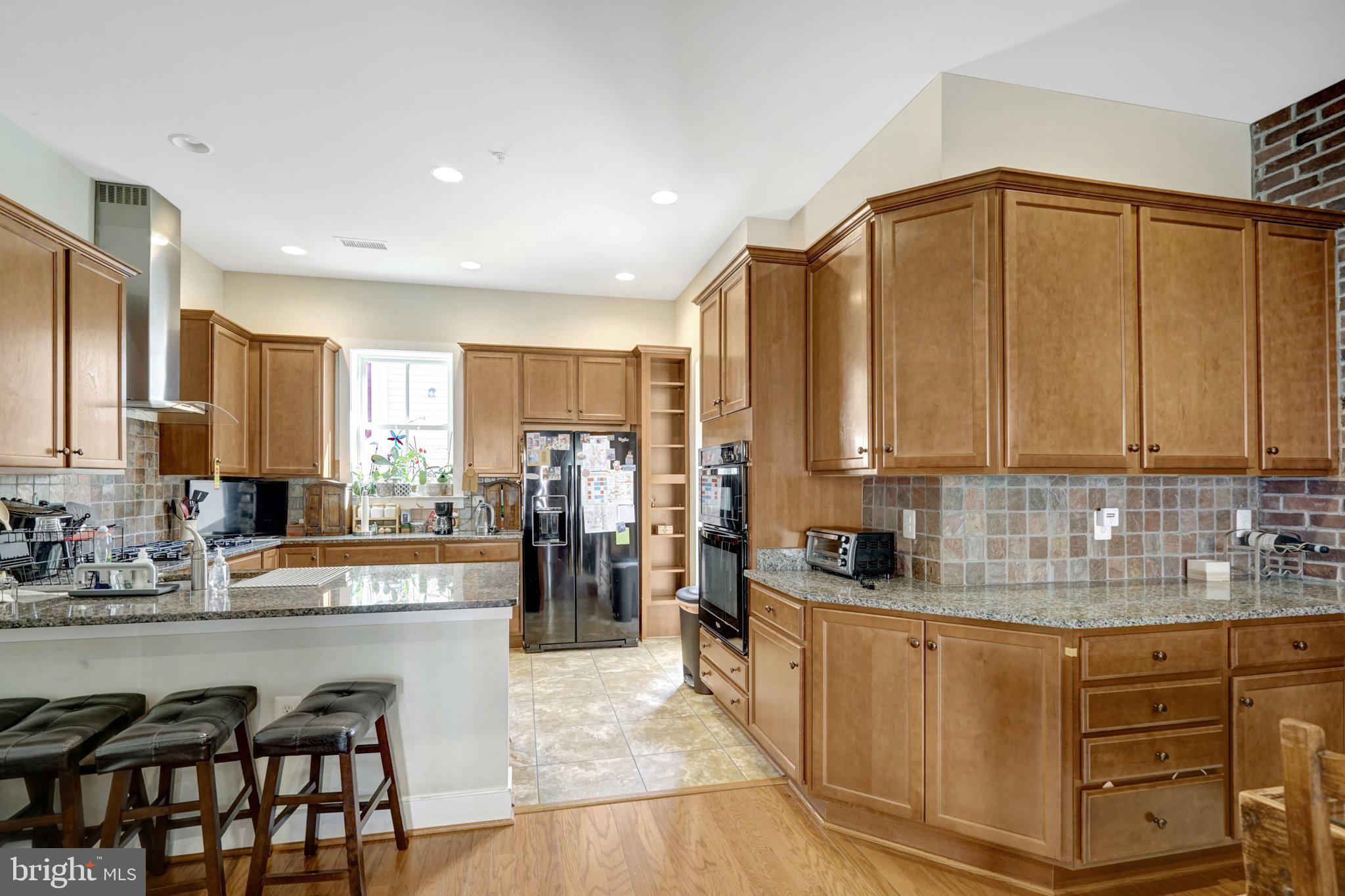 713 E CUSTIS AVENUE