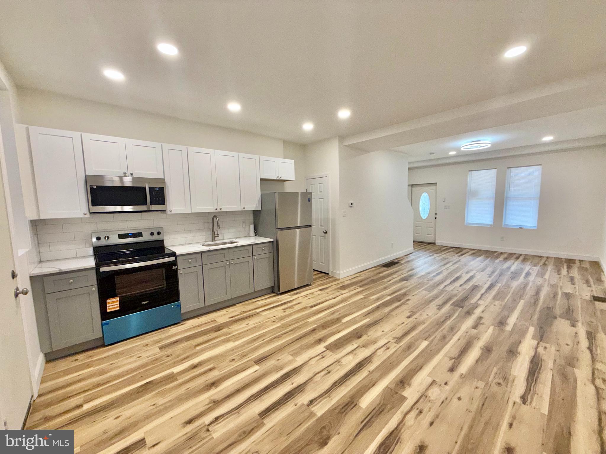 6067 REGENT STREET