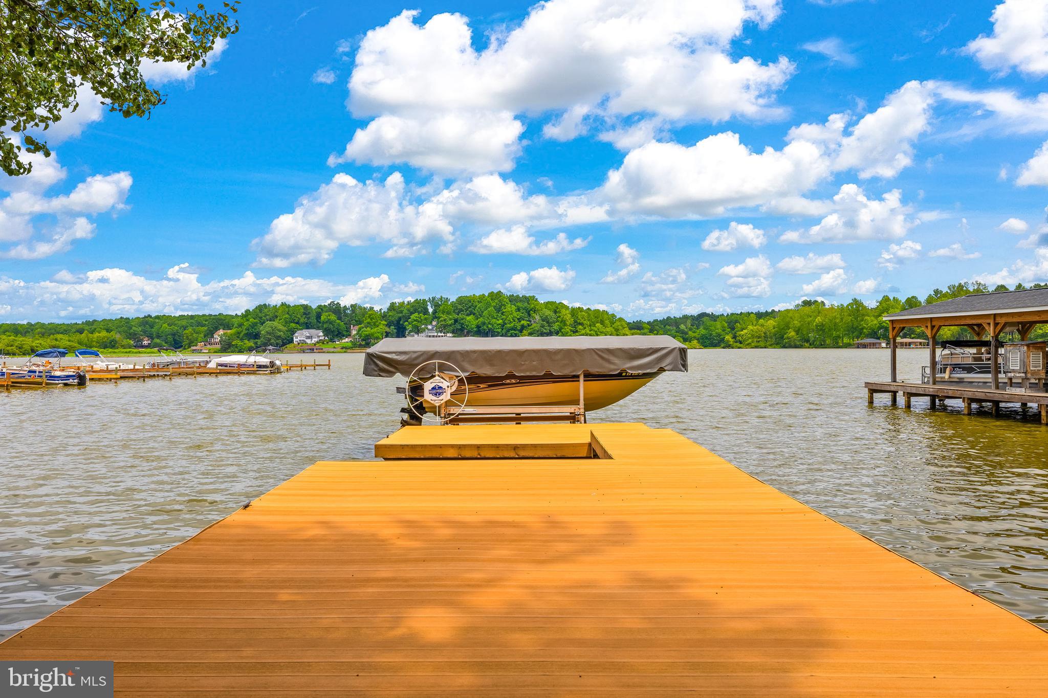 ROLLING WOODS - Residential