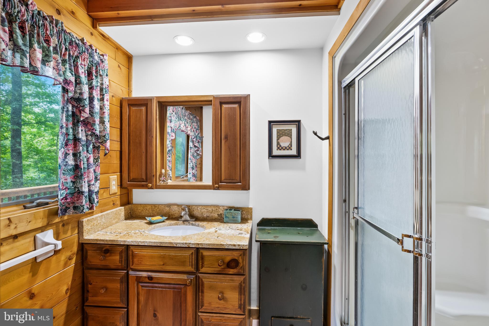 ROLLING WOODS - Residential