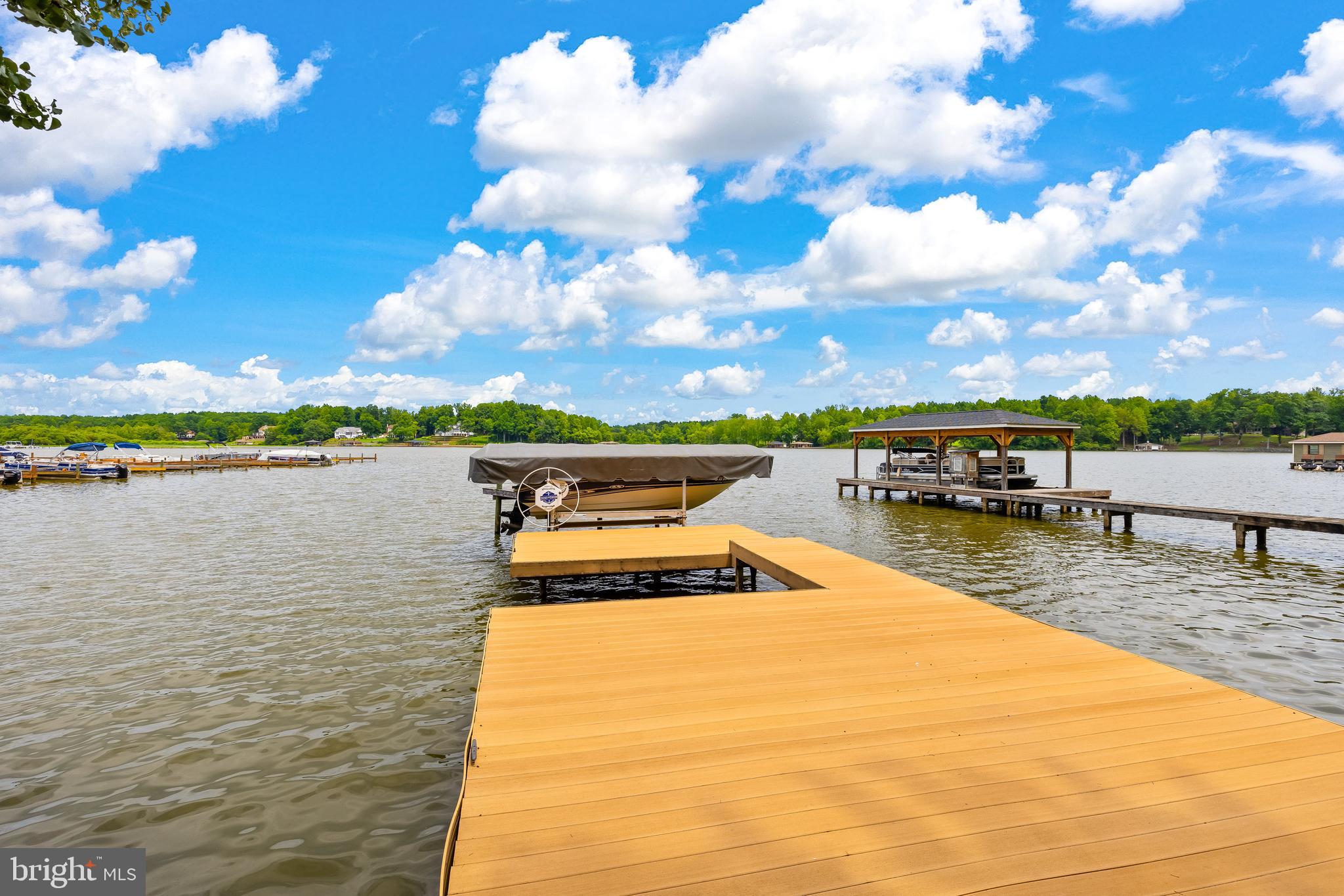 ROLLING WOODS - Residential