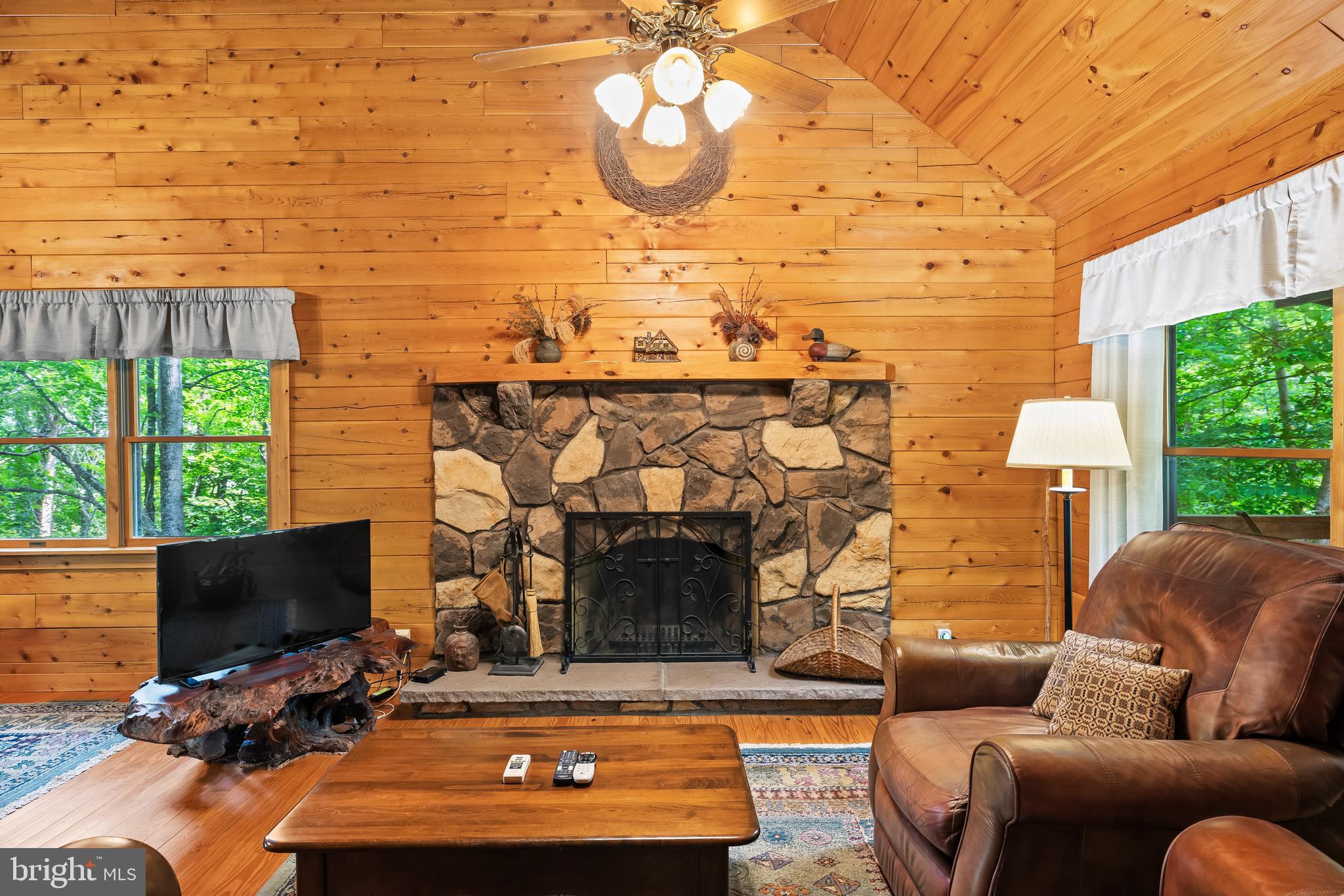 ROLLING WOODS - Residential