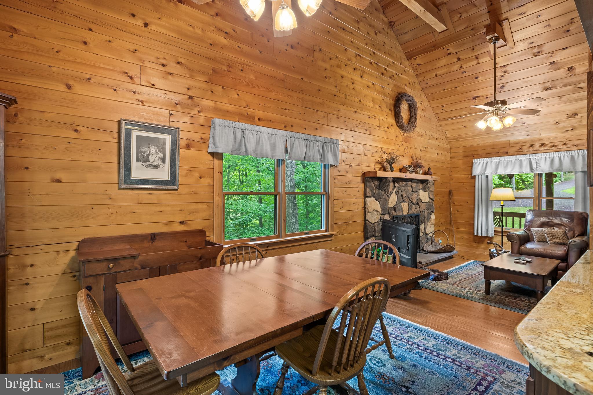 ROLLING WOODS - Residential