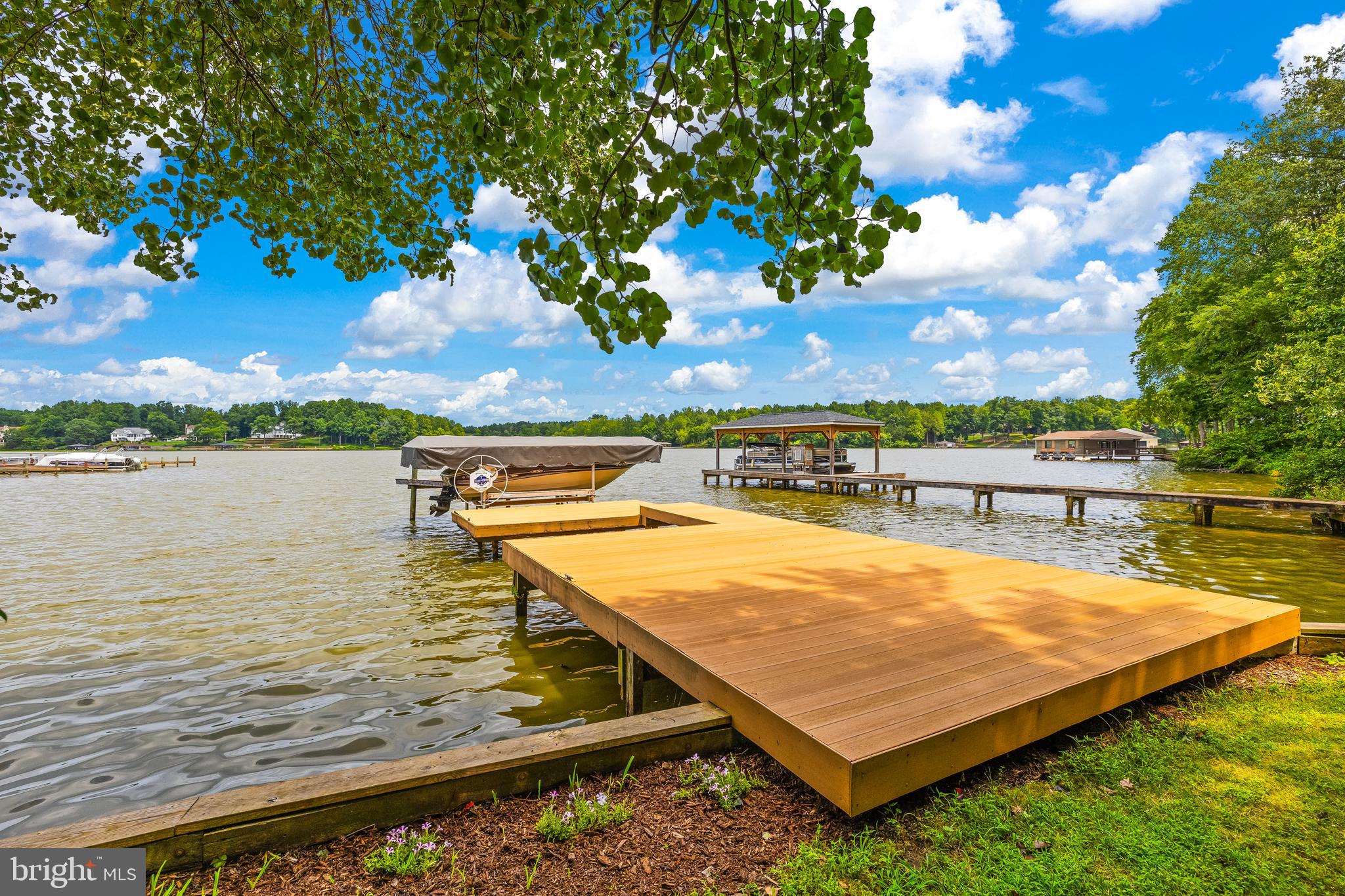 ROLLING WOODS - Residential