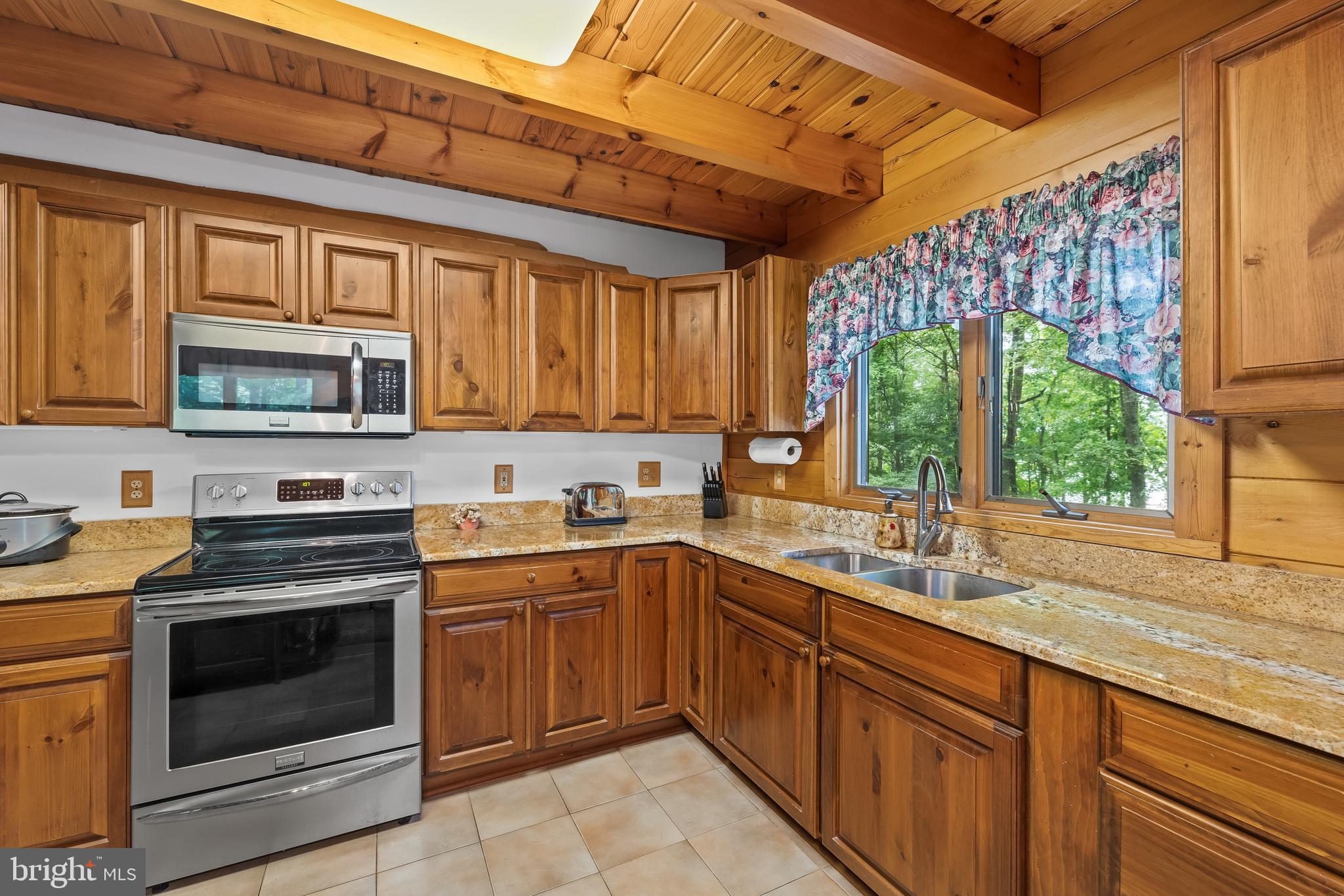 ROLLING WOODS - Residential