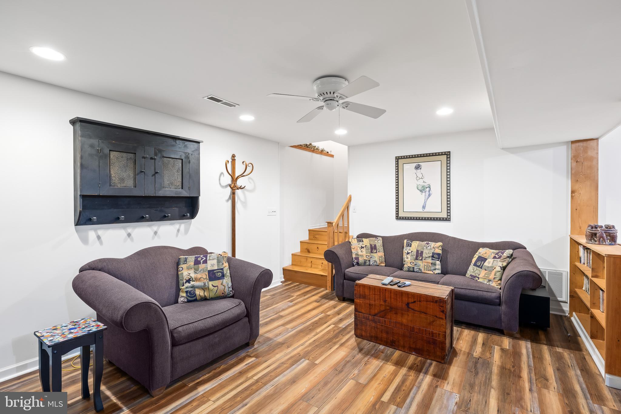 ROLLING WOODS - Residential