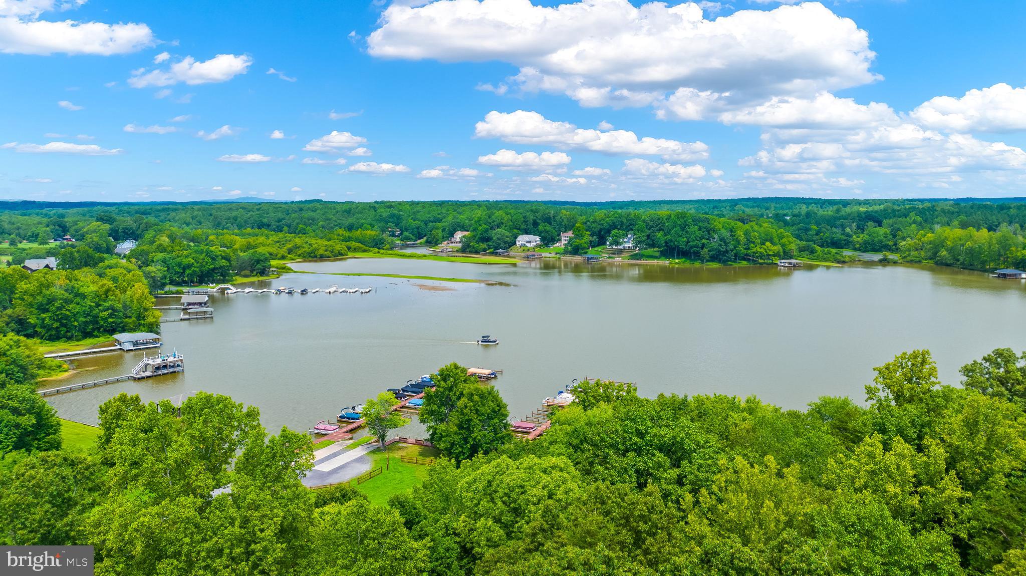 ROLLING WOODS - Residential