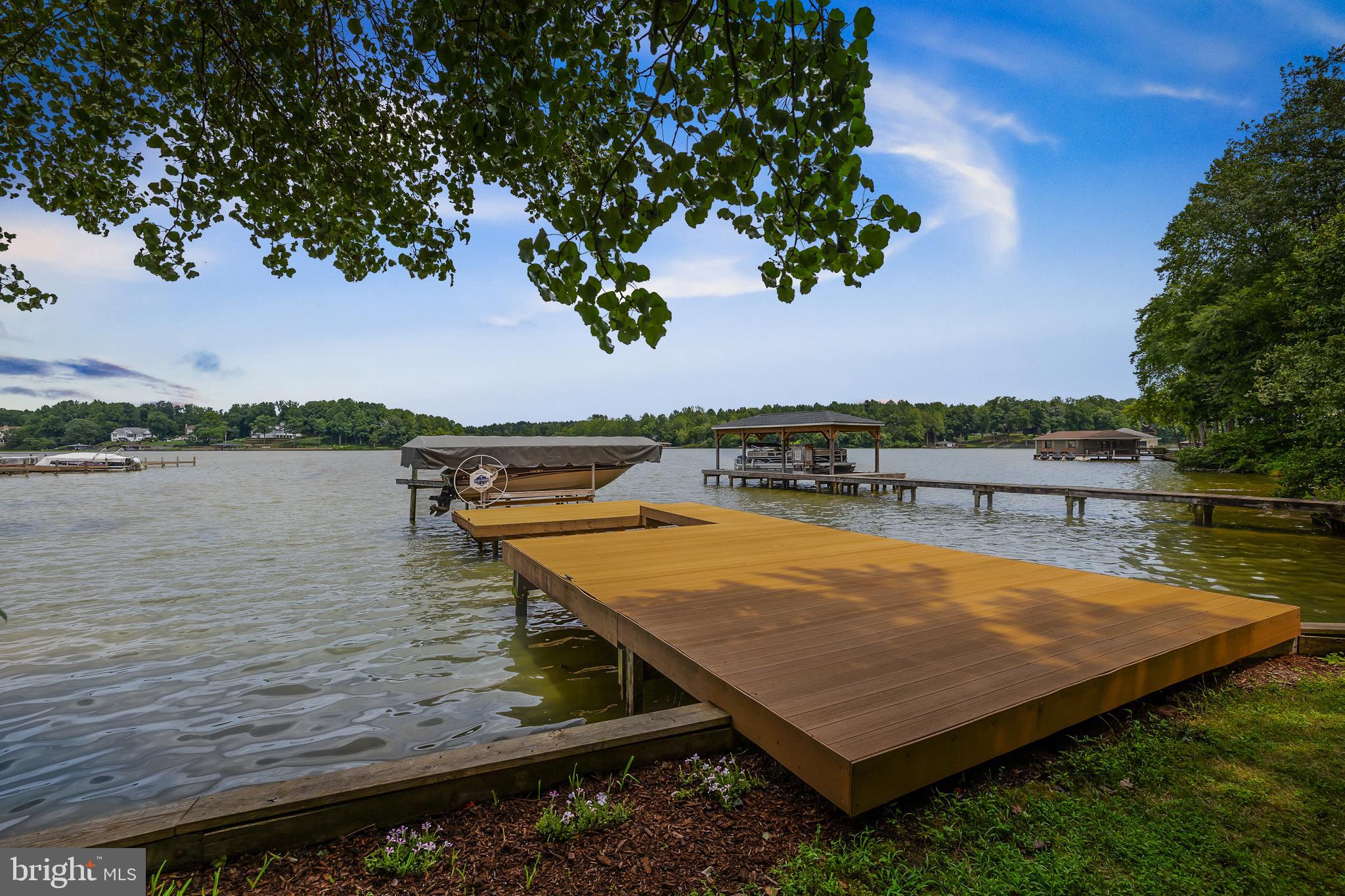 ROLLING WOODS - Residential