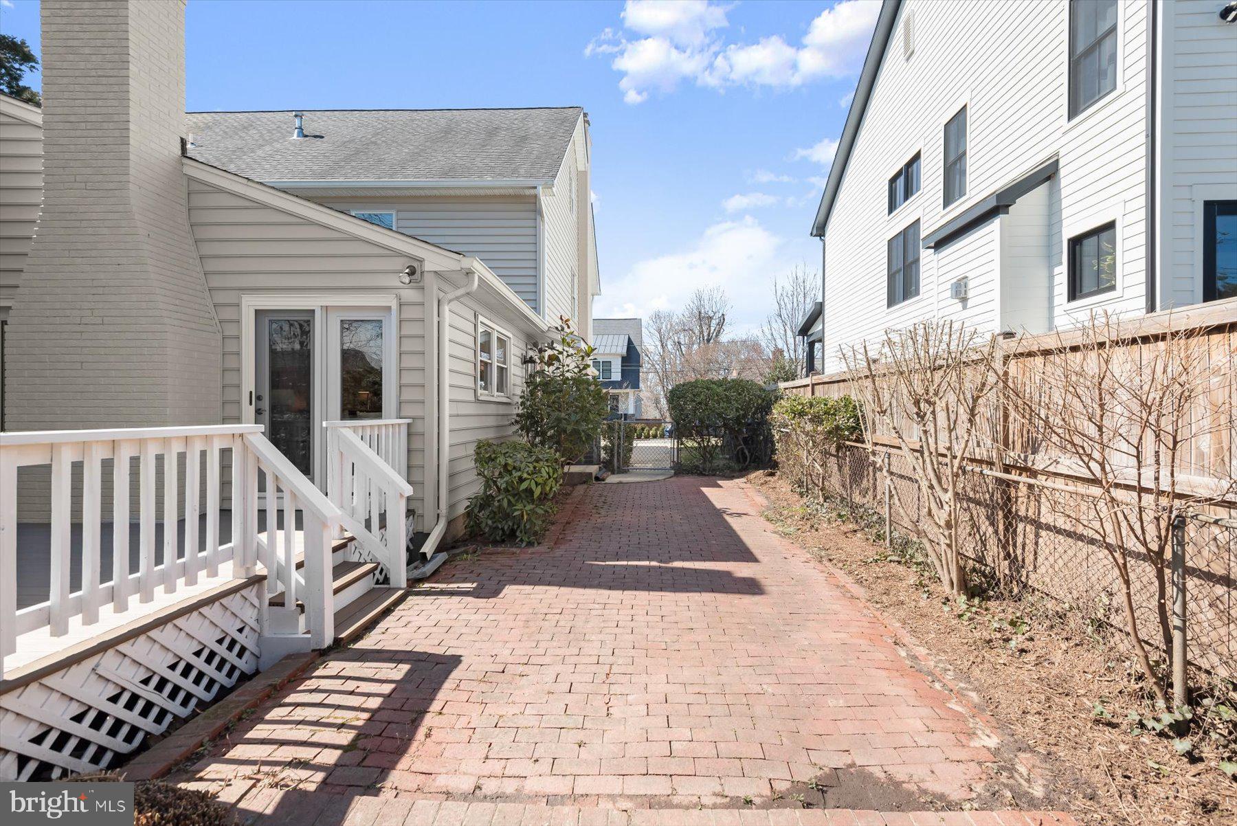 BERKSHIRE OAKWOOD - Residential