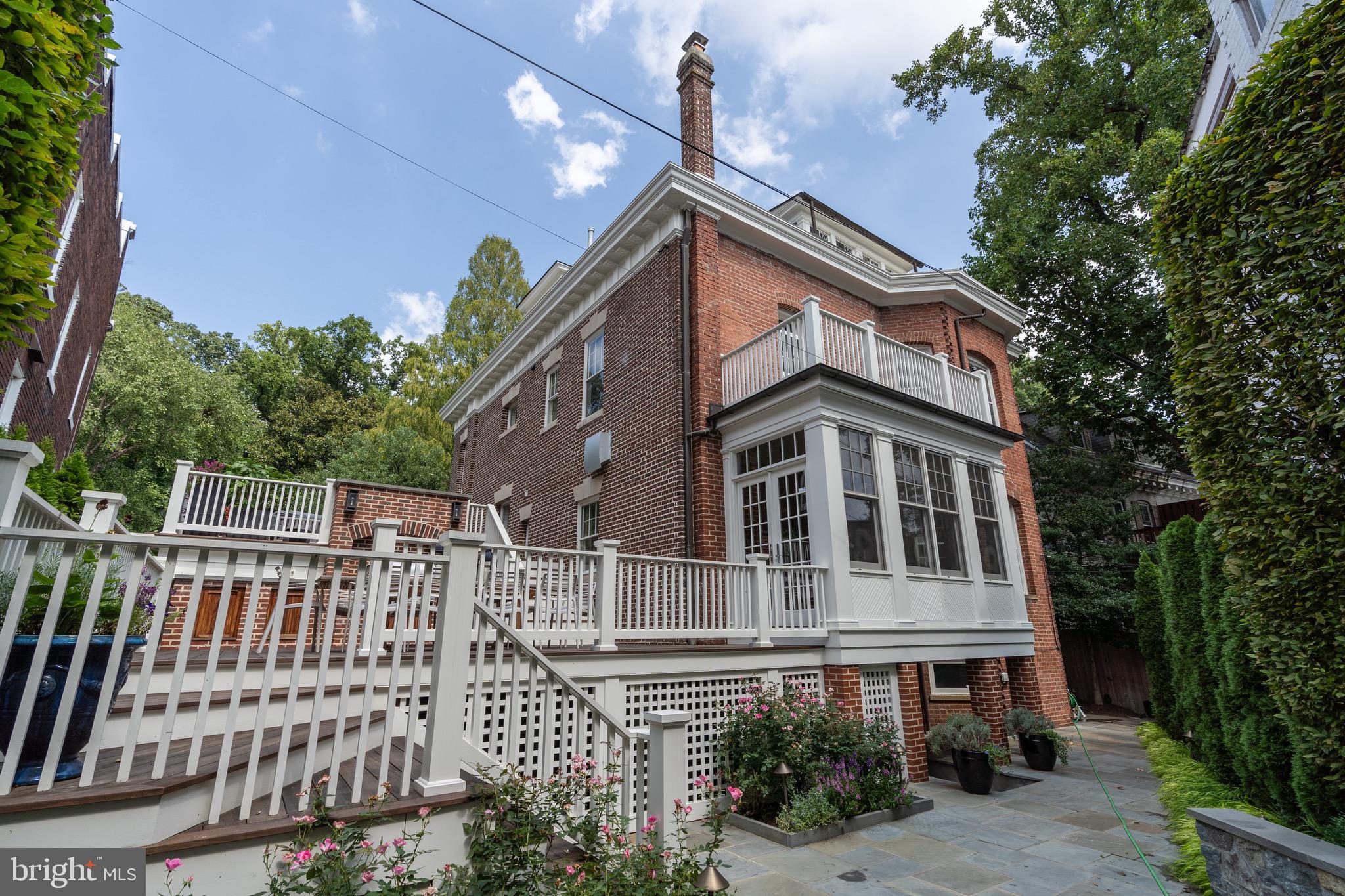 WOODLEY PARK - Residential