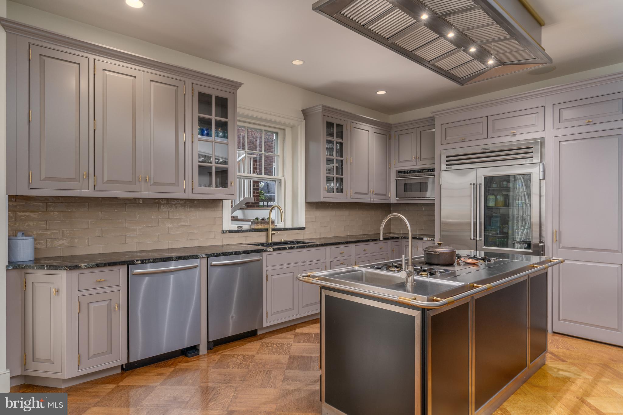 WOODLEY PARK - Residential