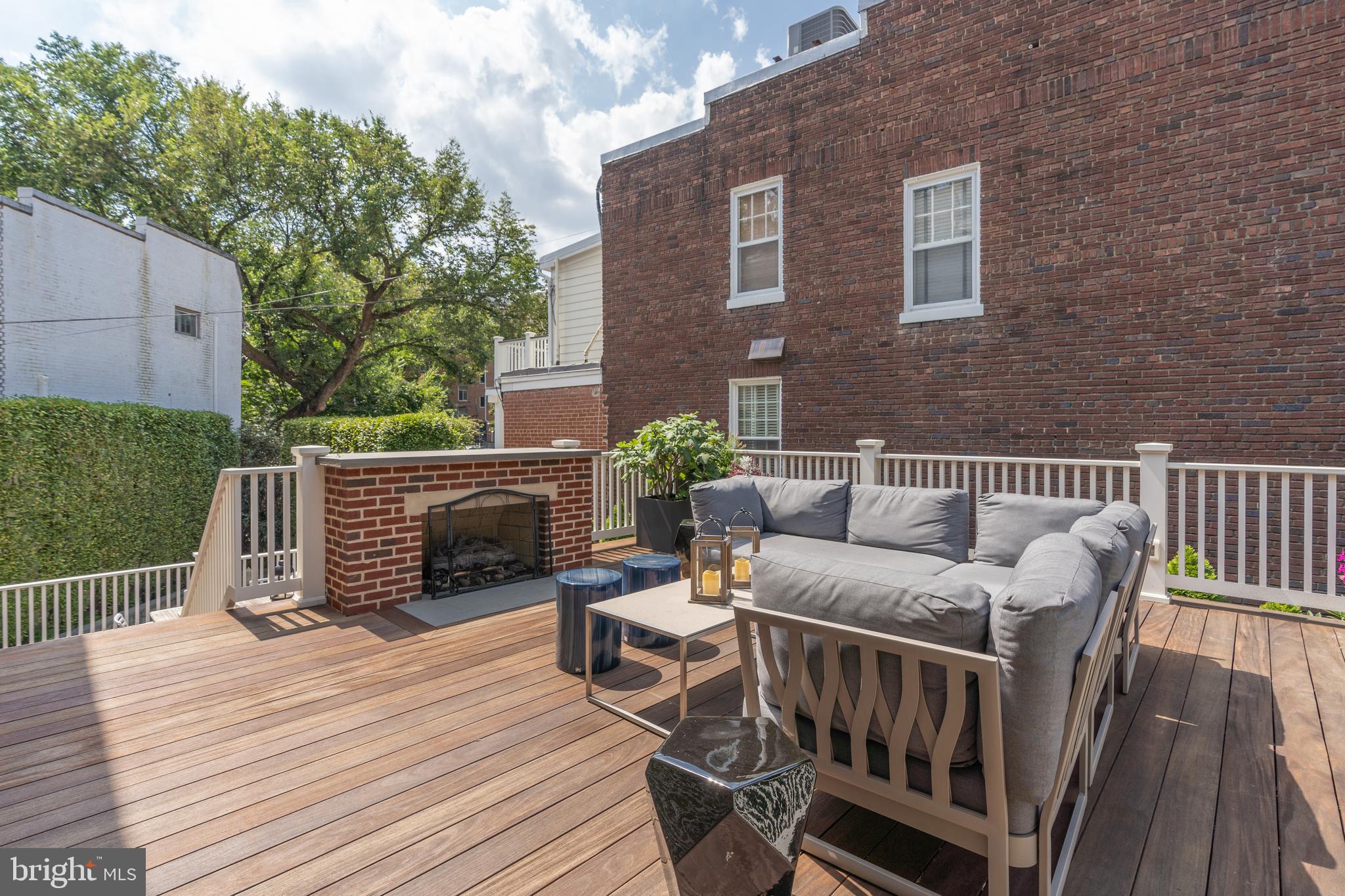 WOODLEY PARK - Residential