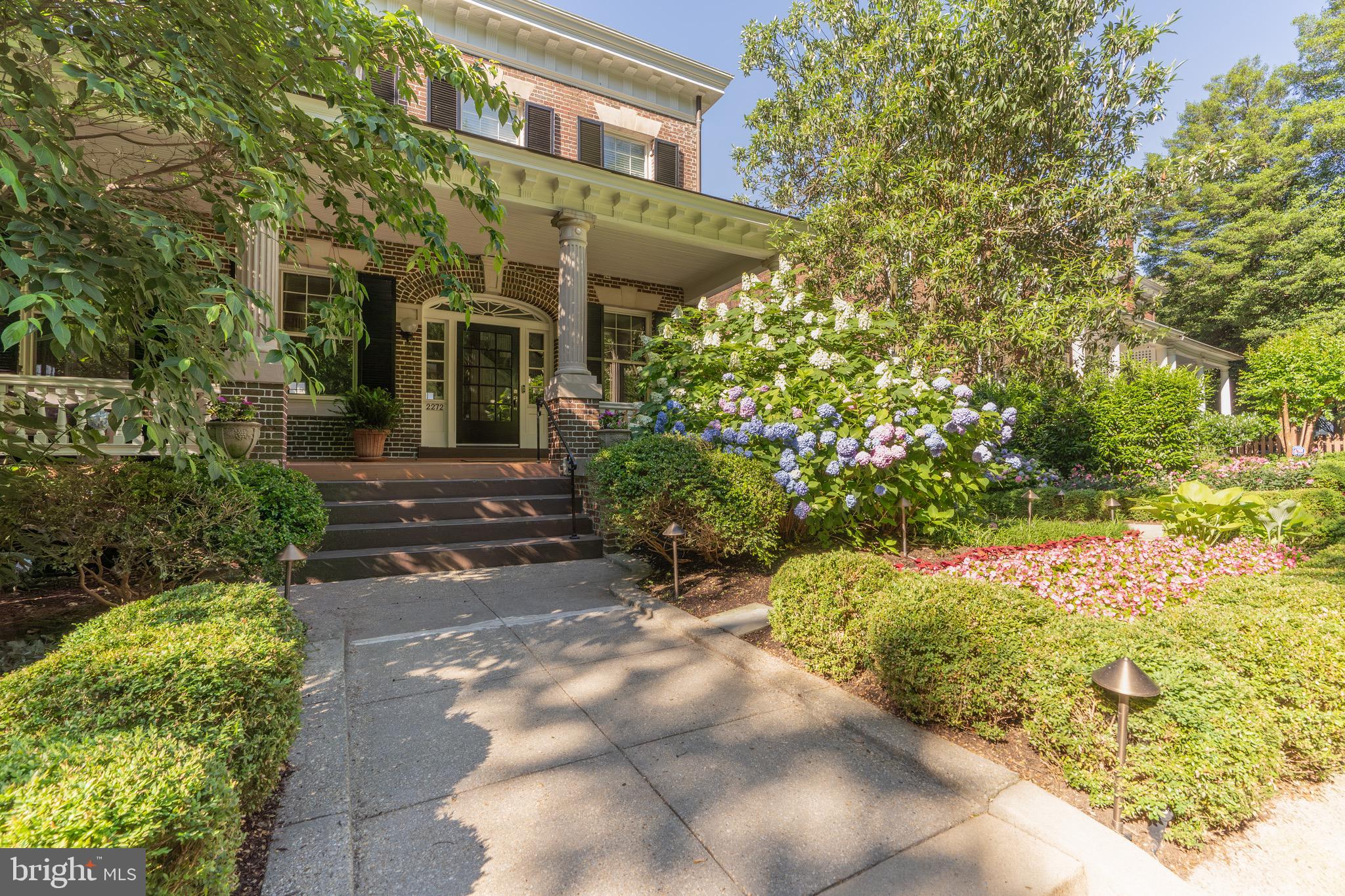 WOODLEY PARK - Residential