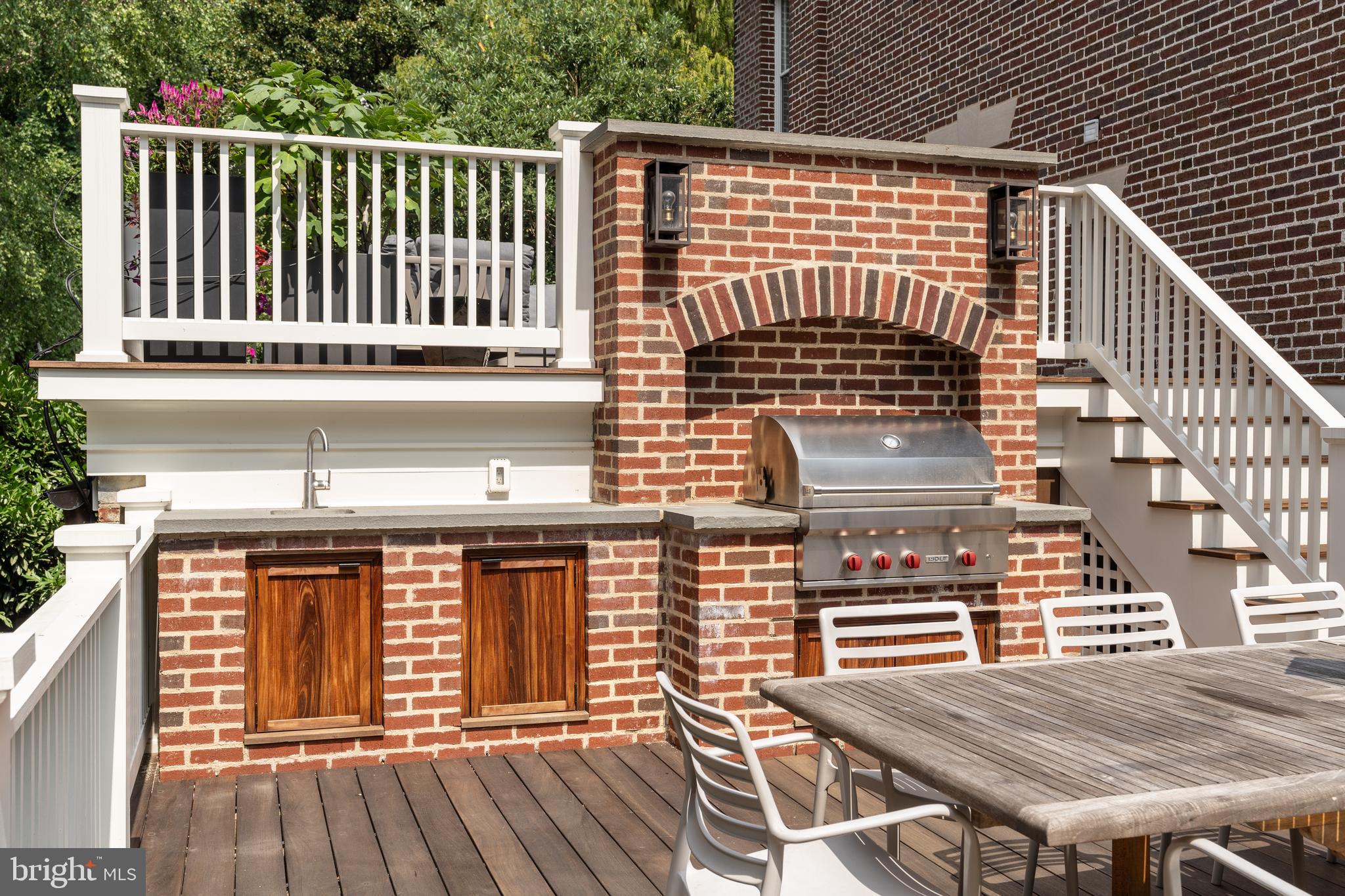 WOODLEY PARK - Residential
