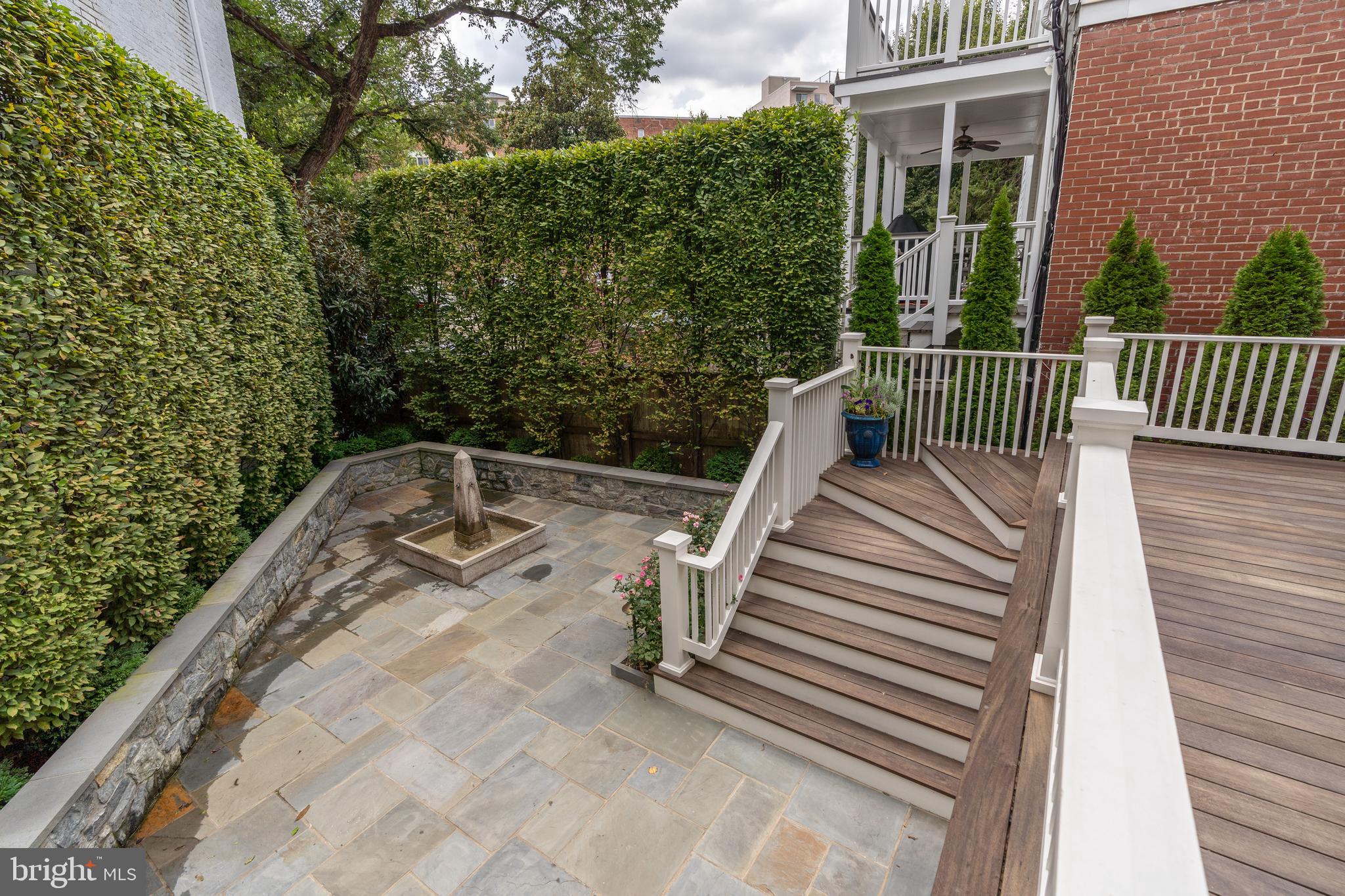 WOODLEY PARK - Residential