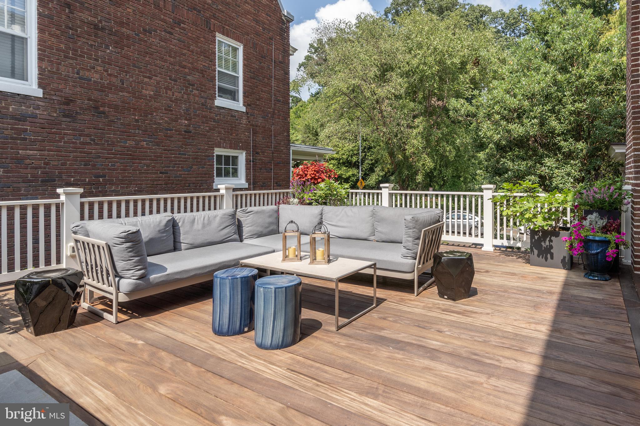 WOODLEY PARK - Residential