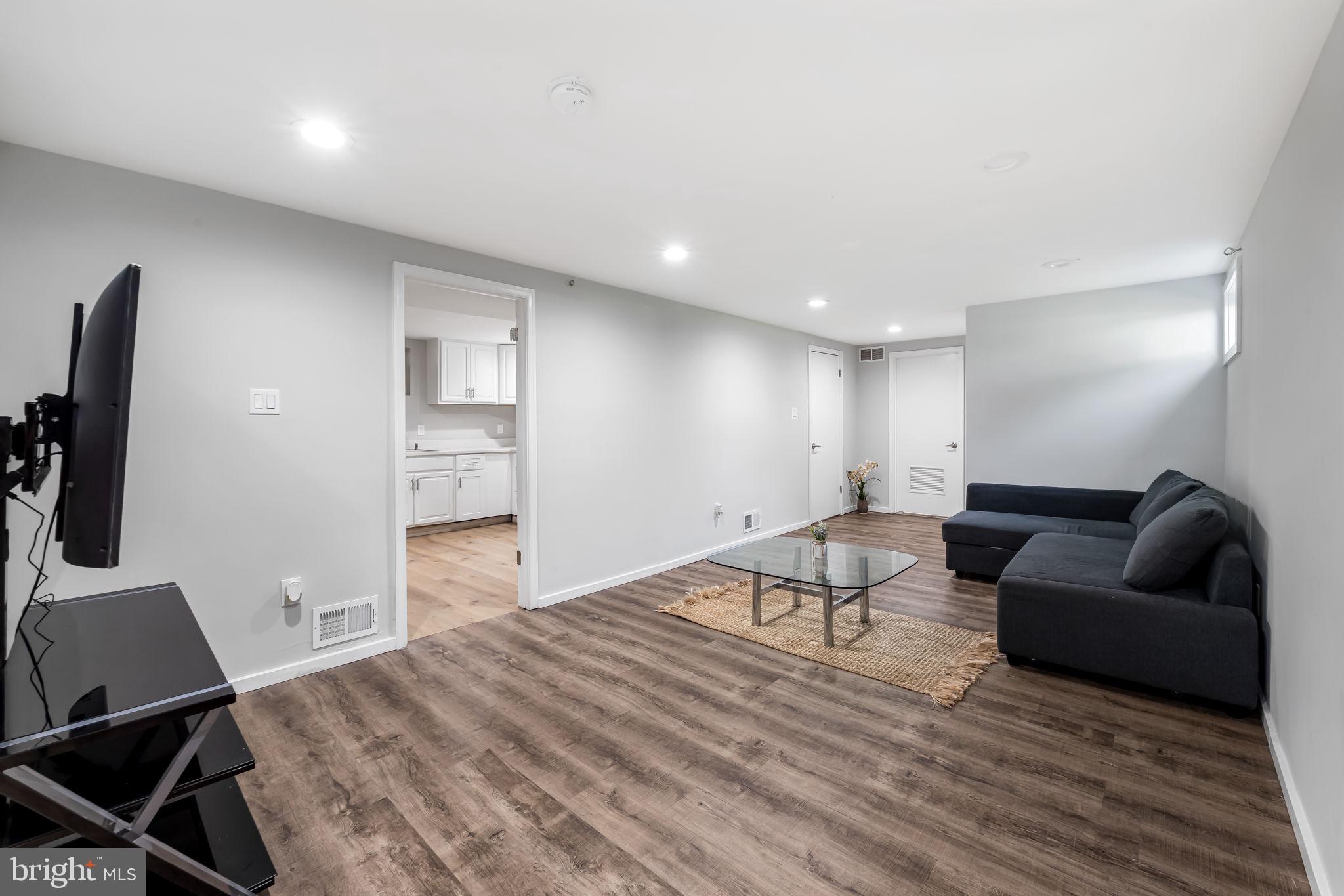 NEW CARROLLTON - Residential