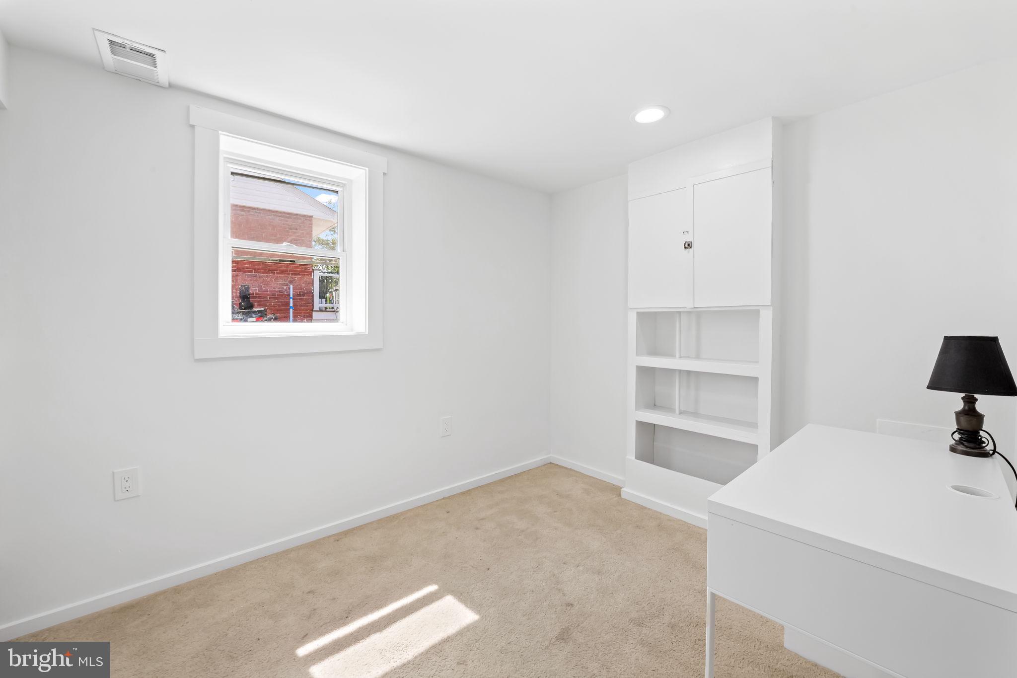 NEW CARROLLTON - Residential