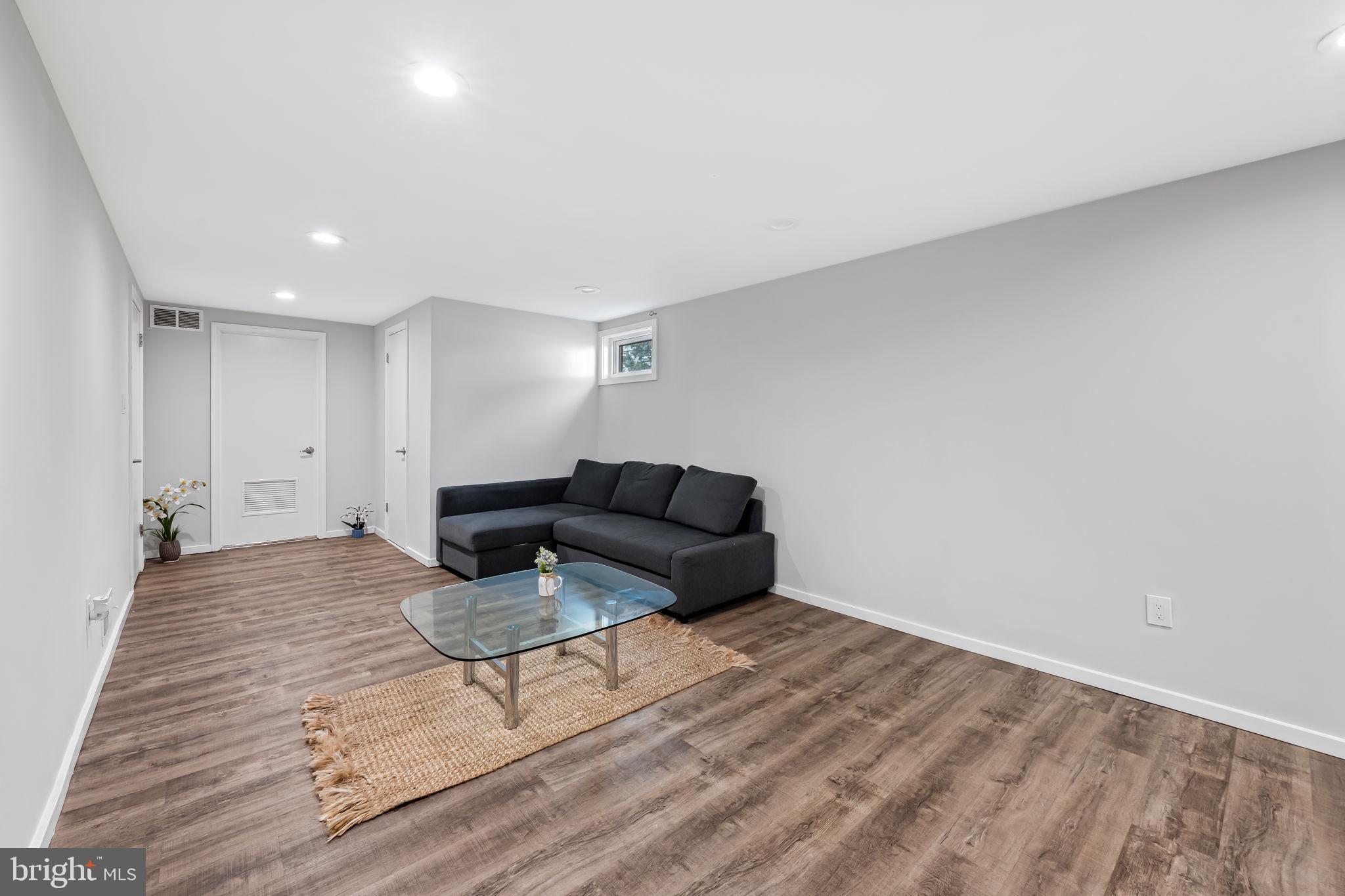 NEW CARROLLTON - Residential