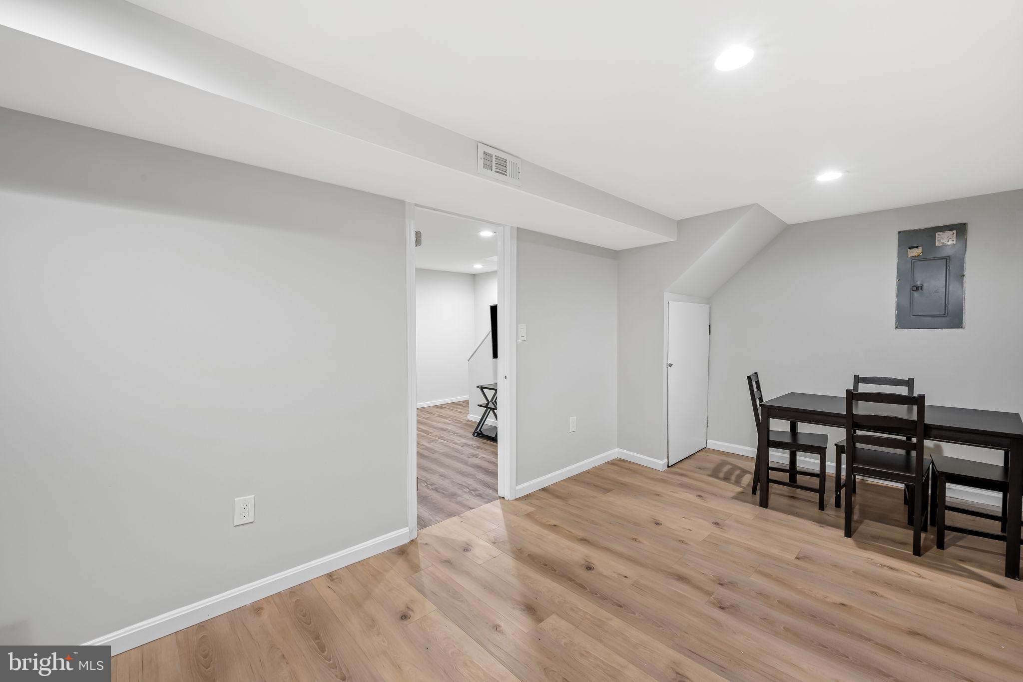 NEW CARROLLTON - Residential