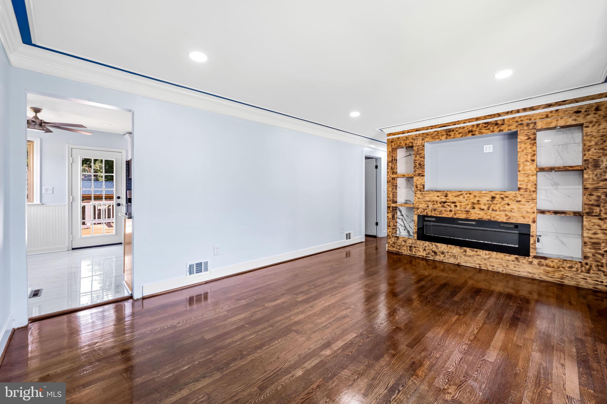 NEW CARROLLTON - Residential