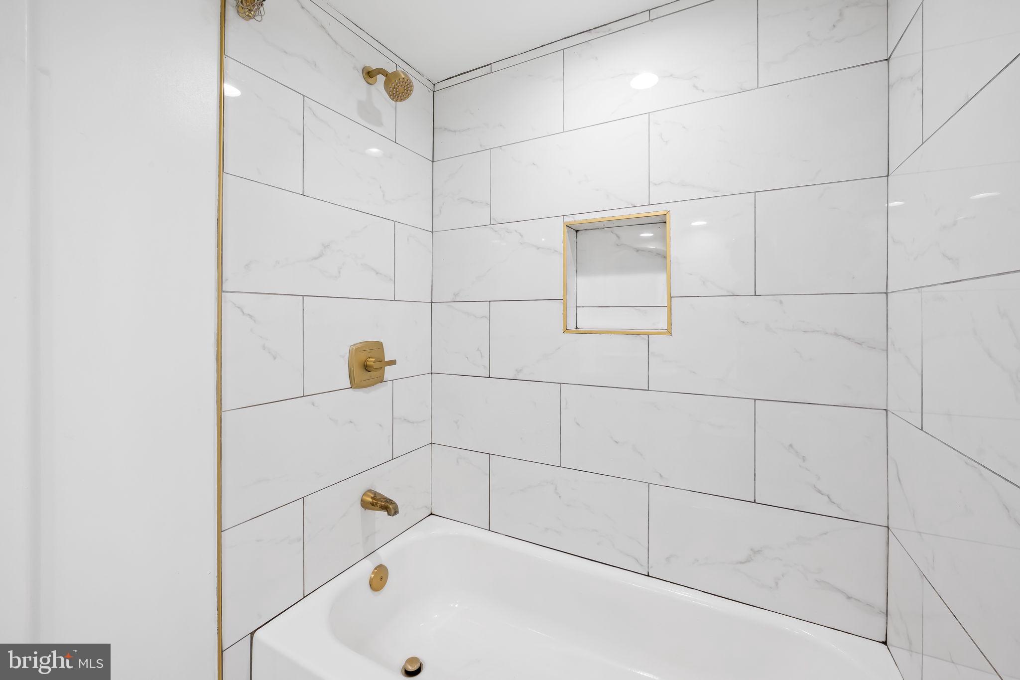 NEW CARROLLTON - Residential