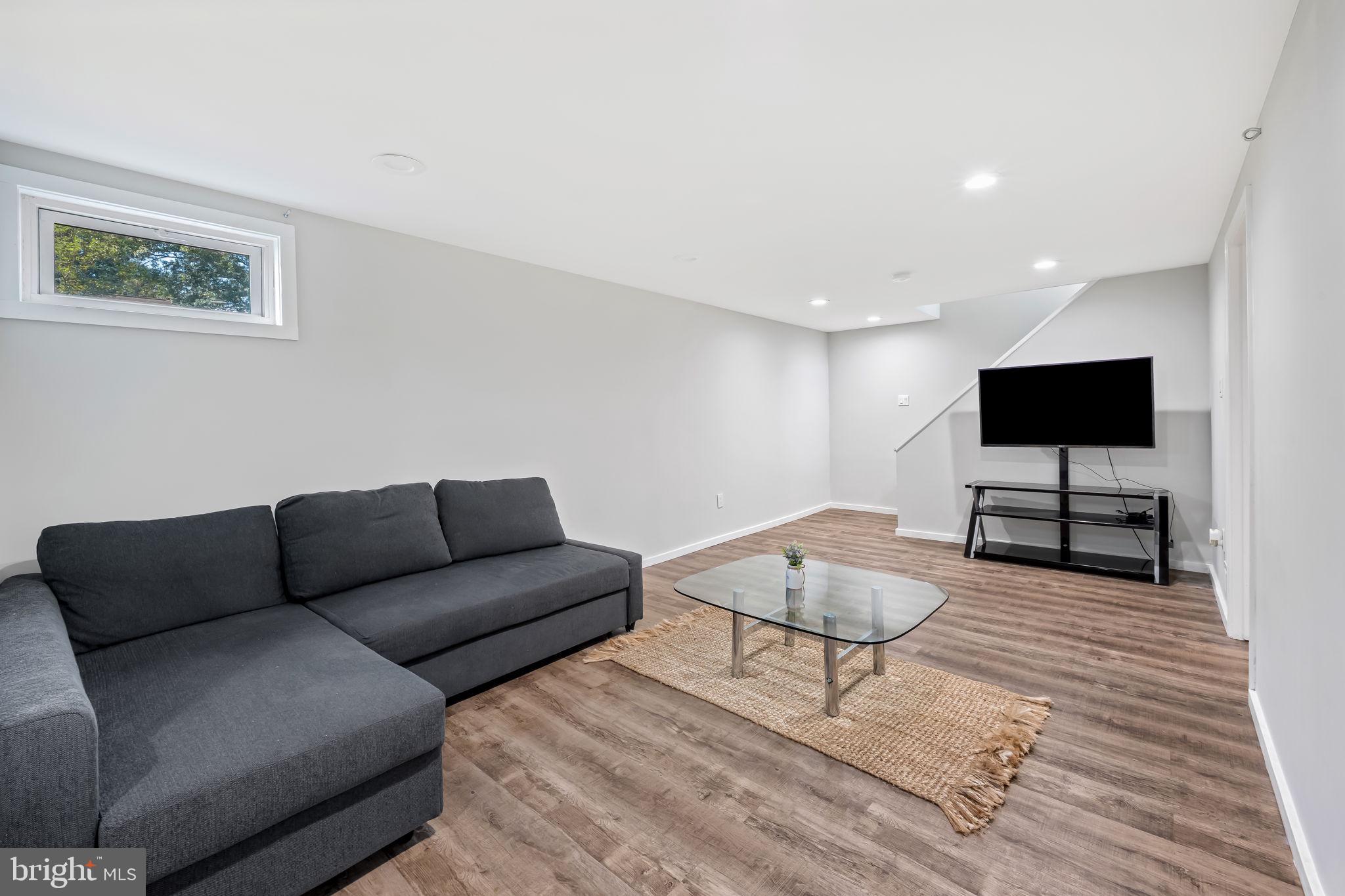 NEW CARROLLTON - Residential