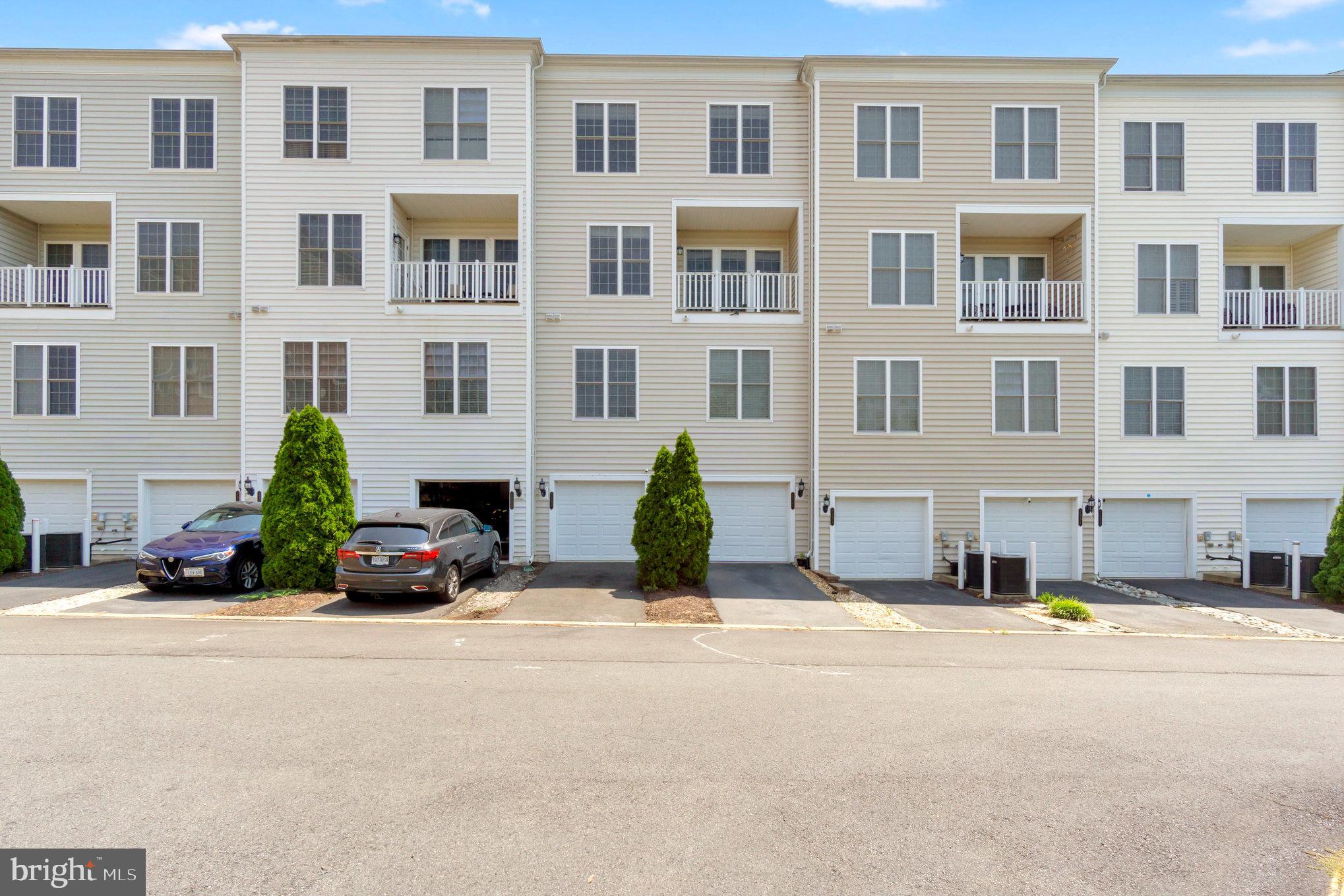 POTOMAC CLUB CONDOMINIUMS - Residential Lease