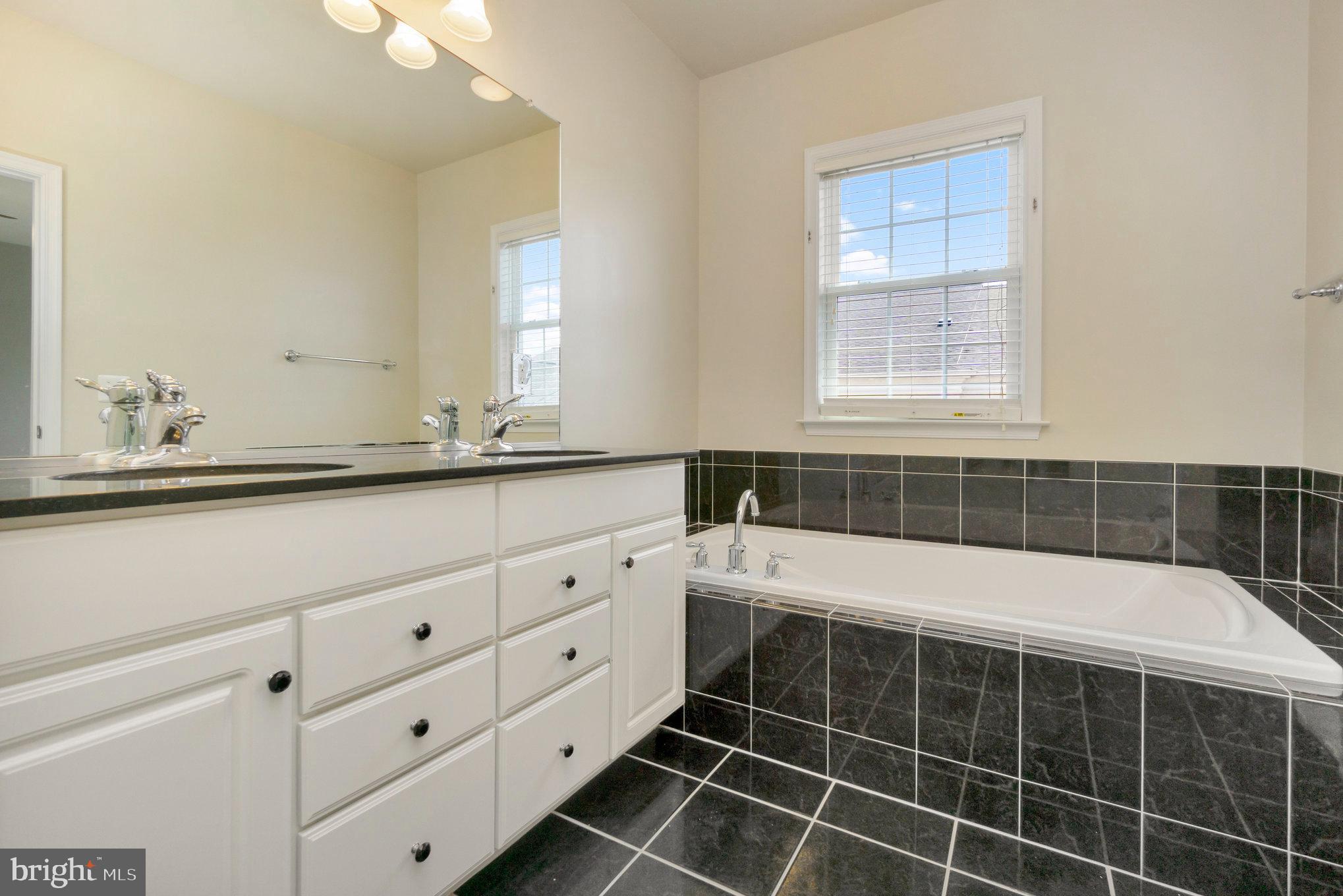 POTOMAC CLUB CONDOMINIUMS - Residential Lease