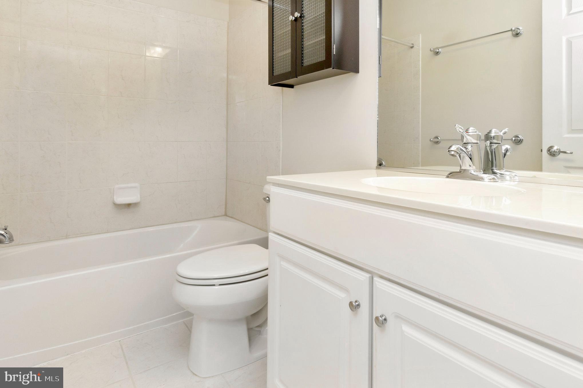 POTOMAC CLUB CONDOMINIUMS - Residential Lease