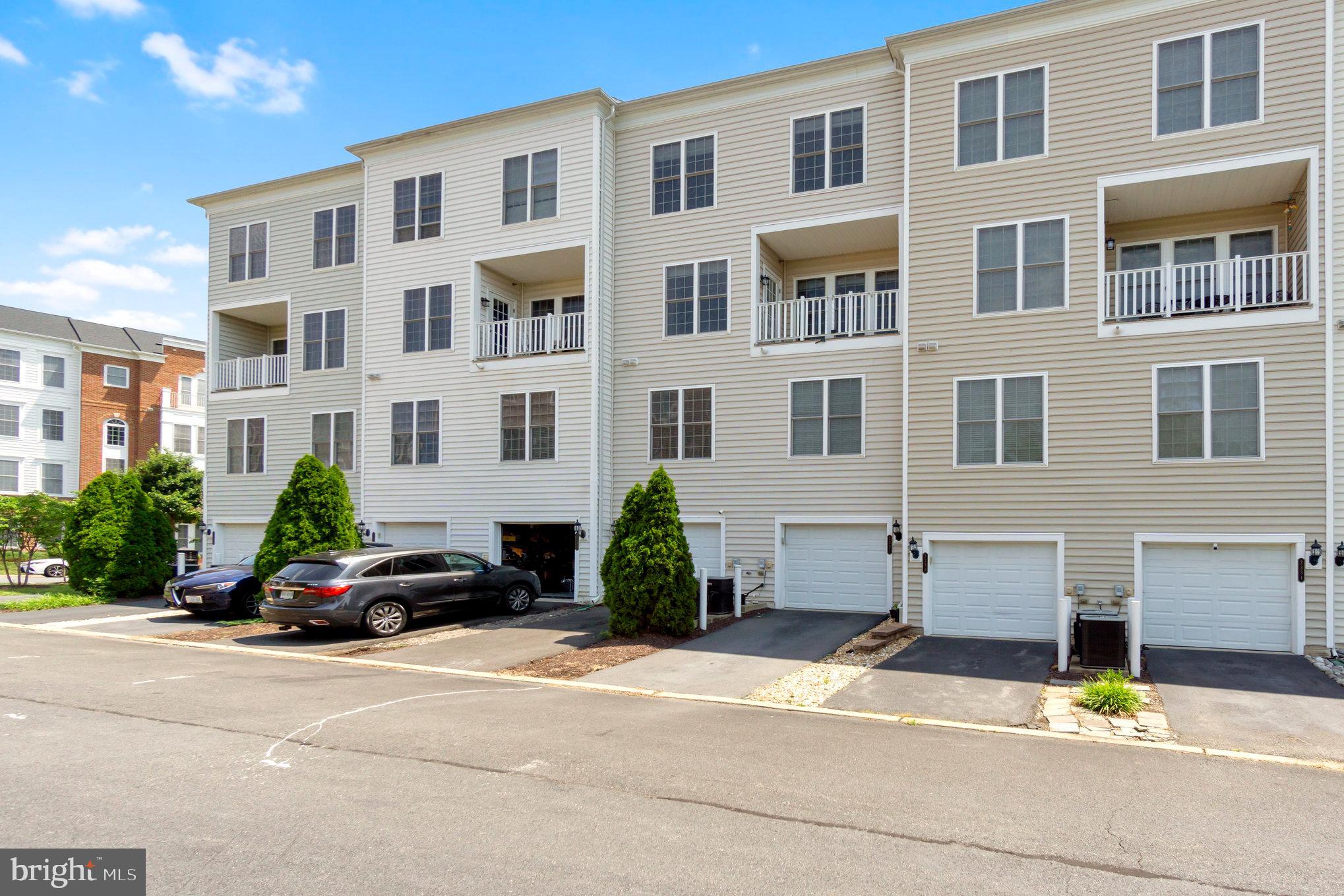 POTOMAC CLUB CONDOMINIUMS - Residential Lease