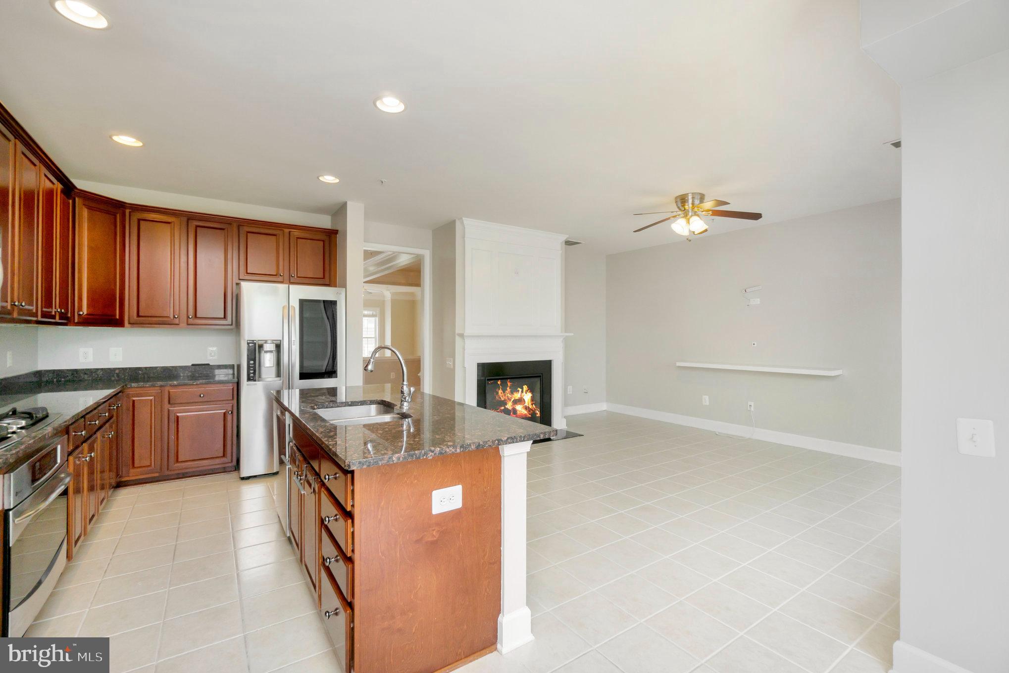 POTOMAC CLUB CONDOMINIUMS - Residential Lease