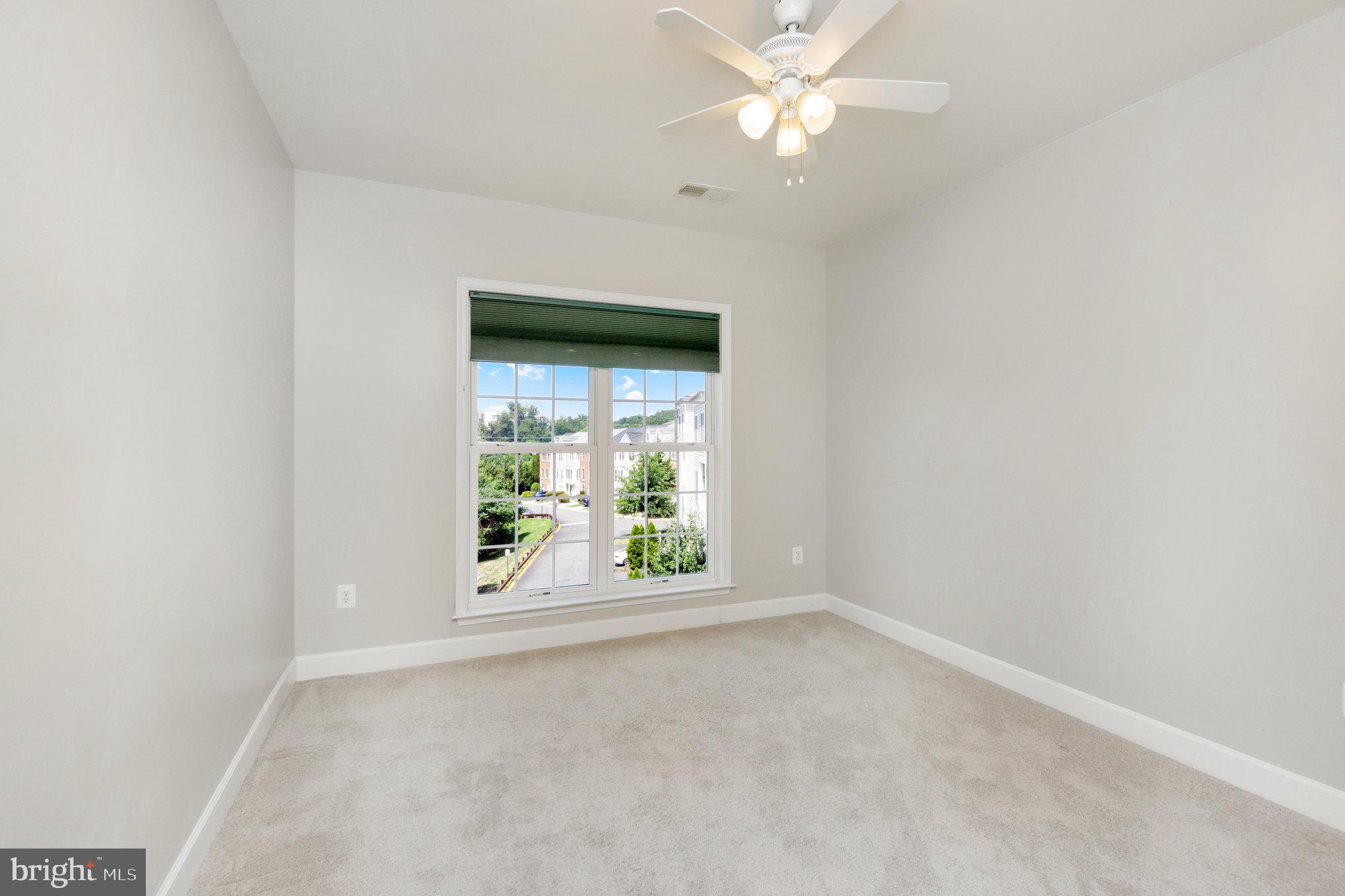 POTOMAC CLUB CONDOMINIUMS - Residential Lease