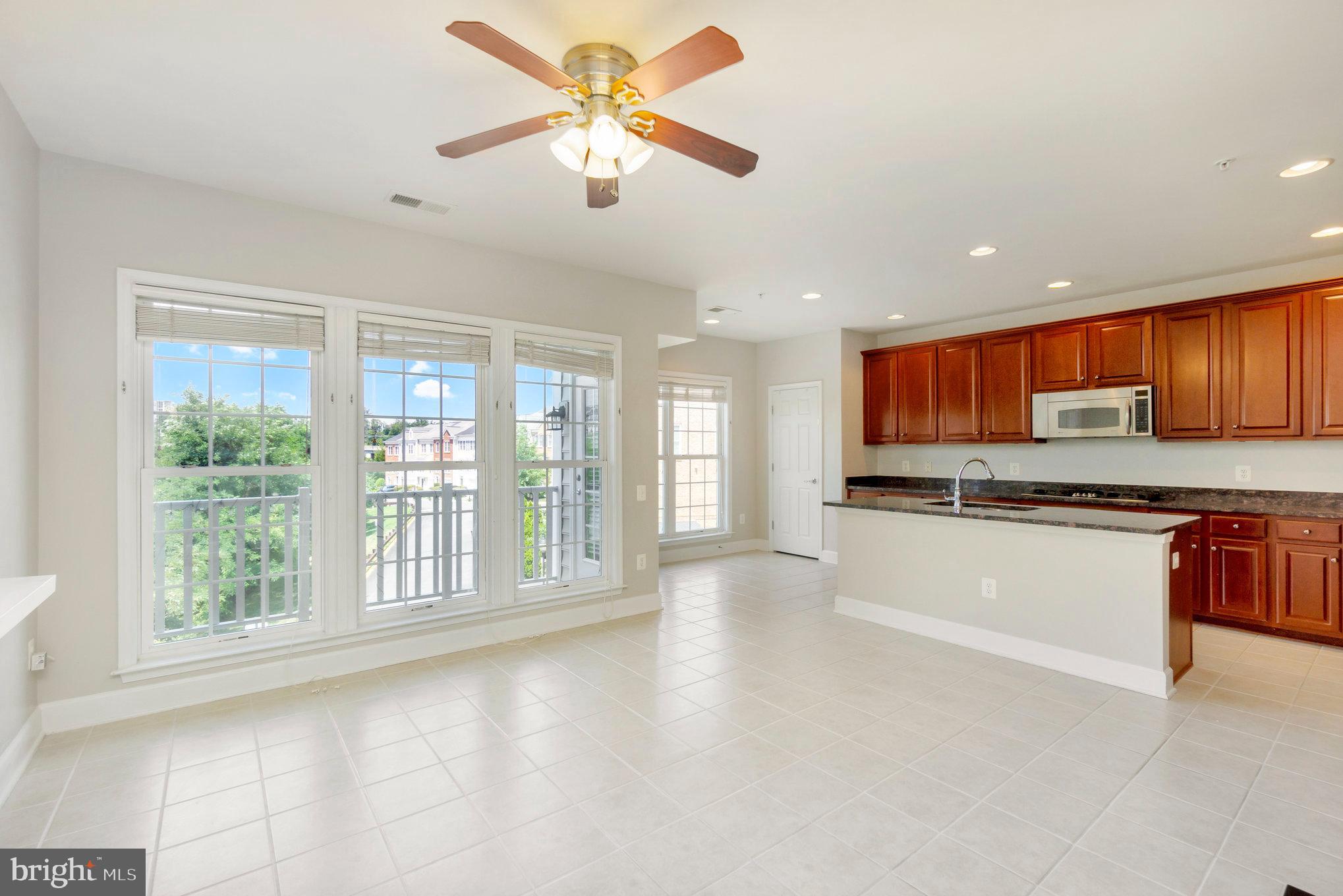 POTOMAC CLUB CONDOMINIUMS - Residential Lease