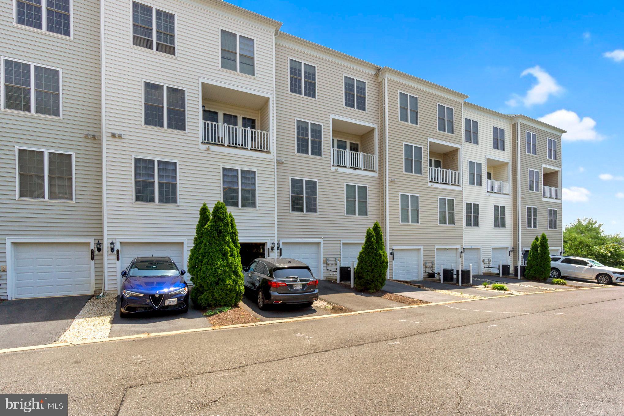 POTOMAC CLUB CONDOMINIUMS - Residential Lease
