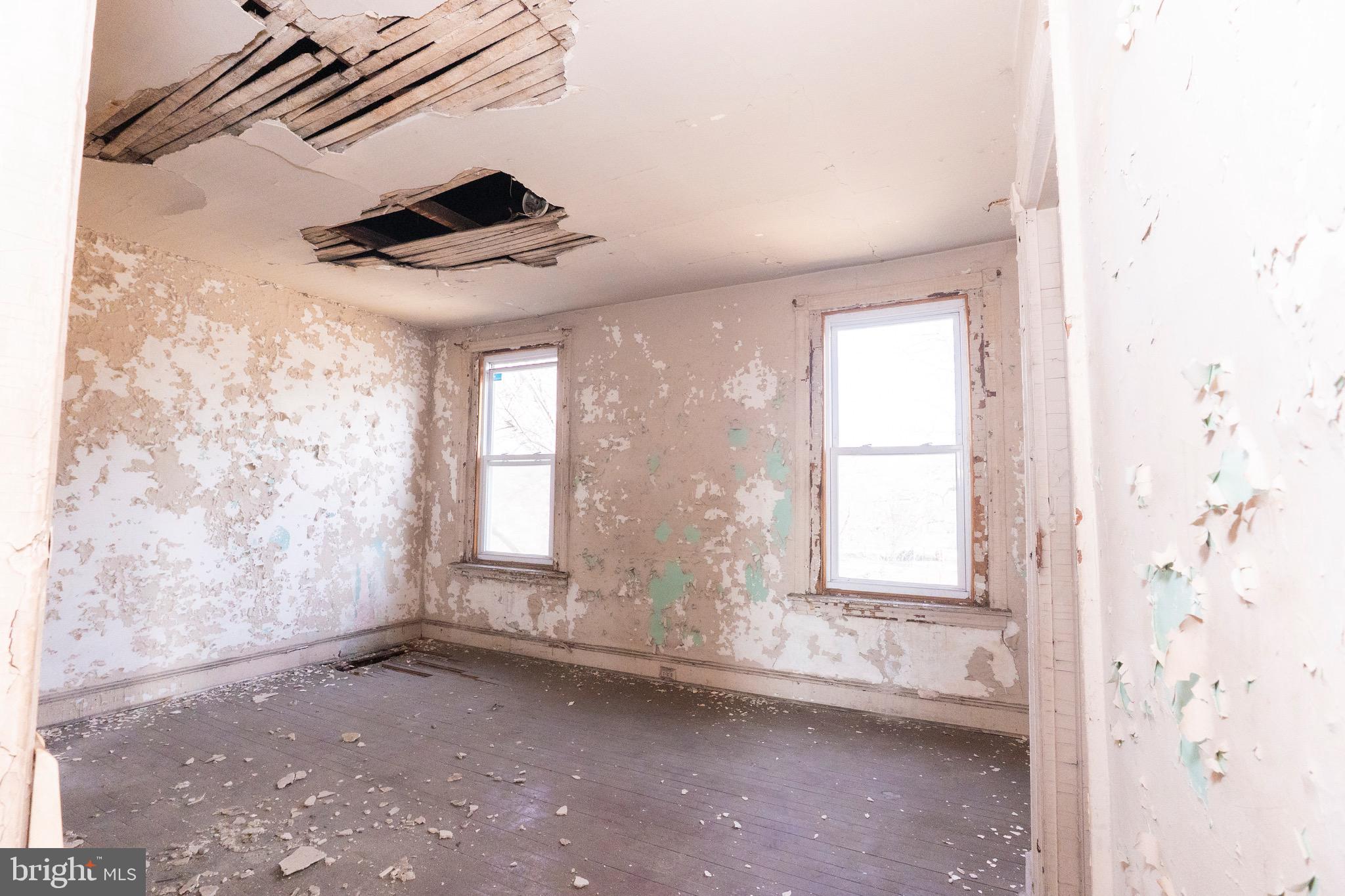 WEST PHILADELPHIA - Commercial Sale