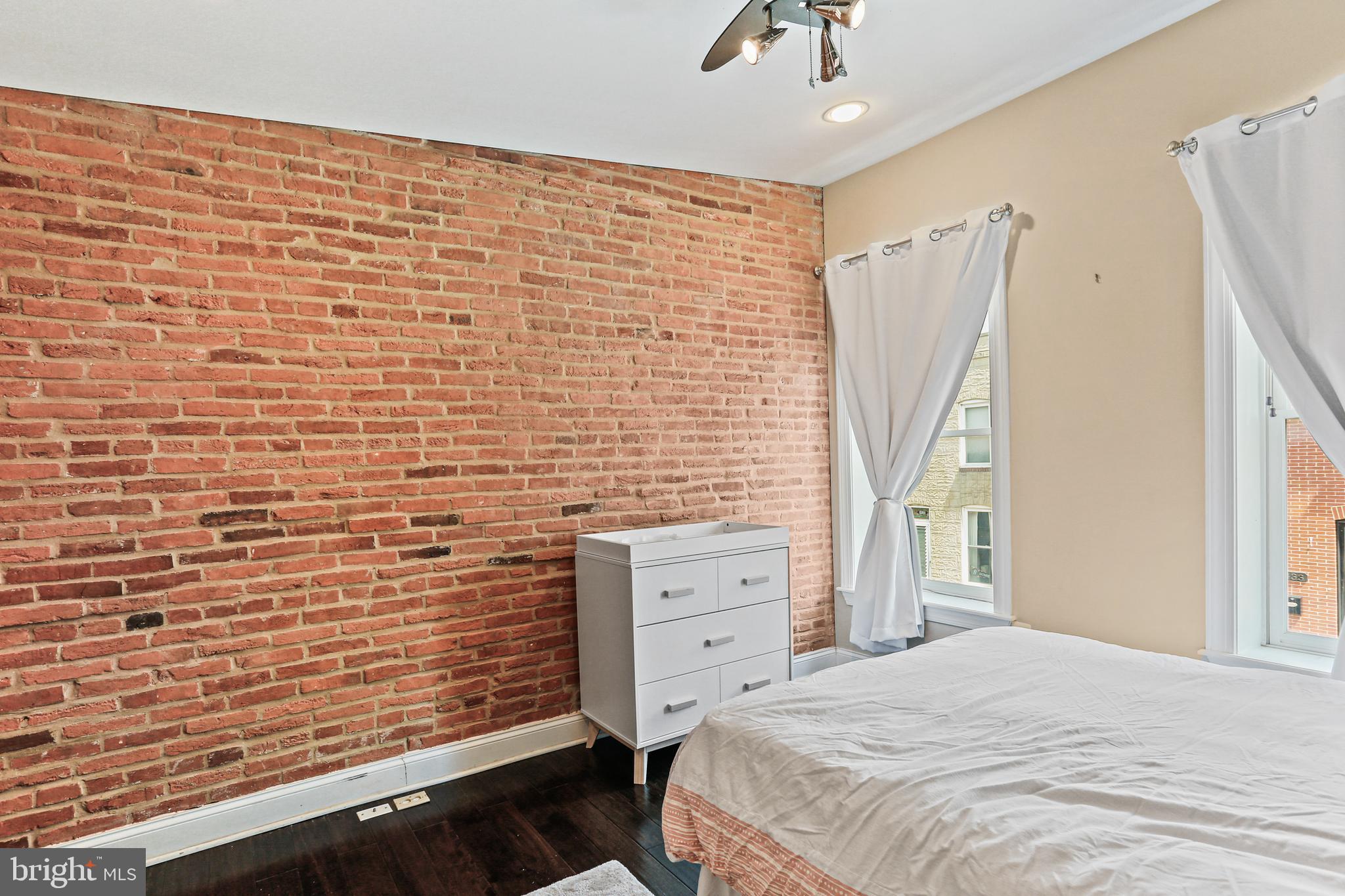 LOCUST POINT - Residential