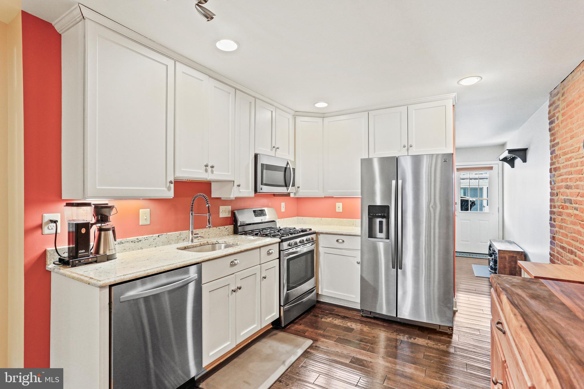 LOCUST POINT - Residential