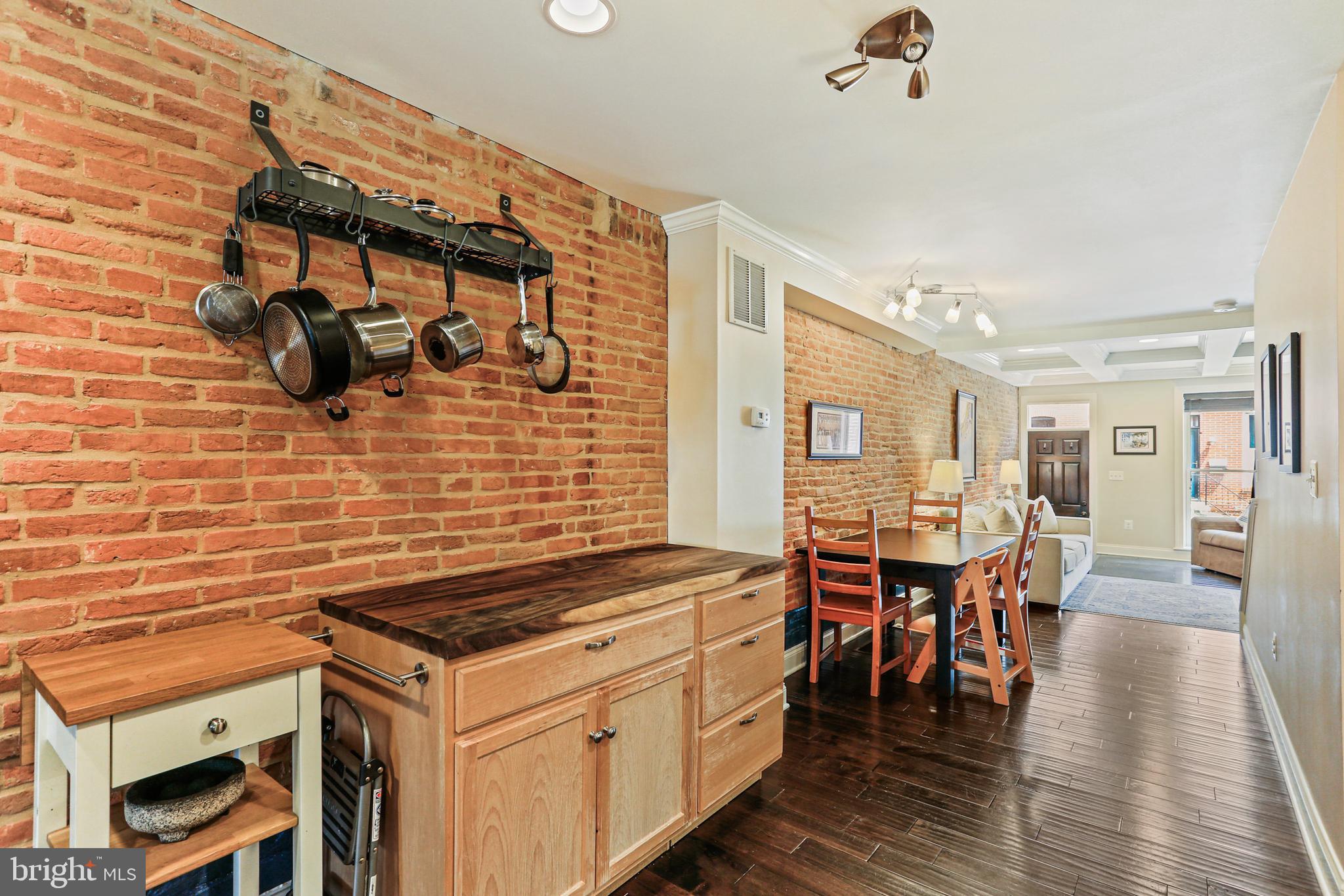 LOCUST POINT - Residential