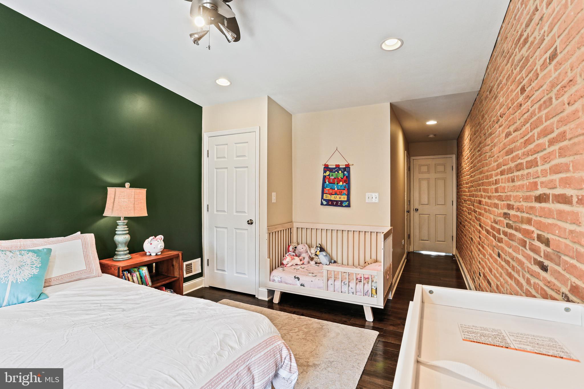 LOCUST POINT - Residential