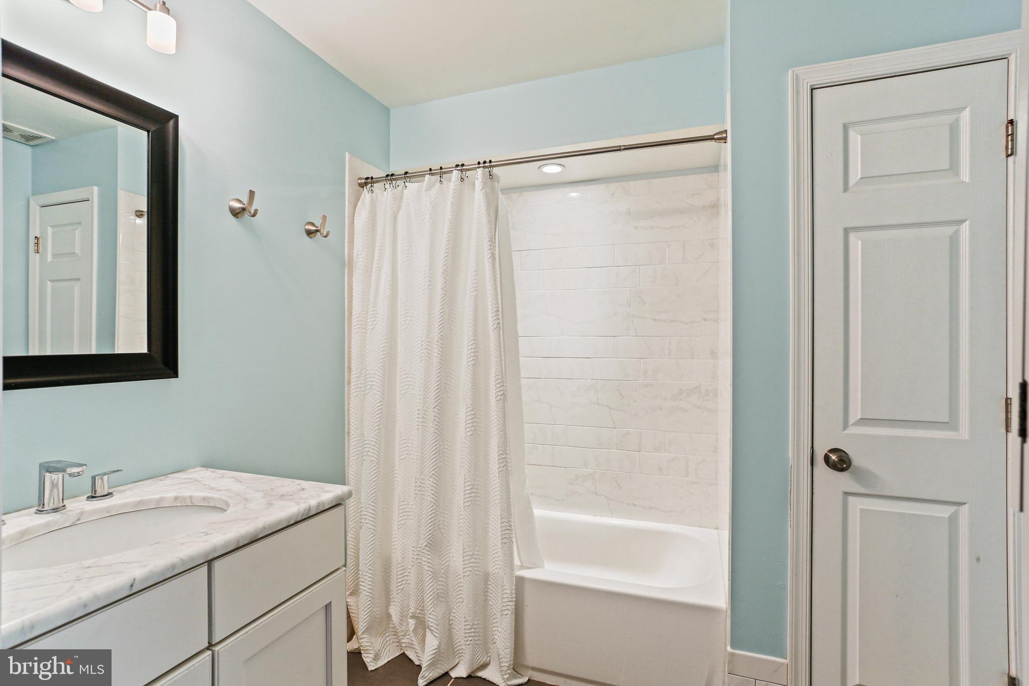 LOCUST POINT - Residential