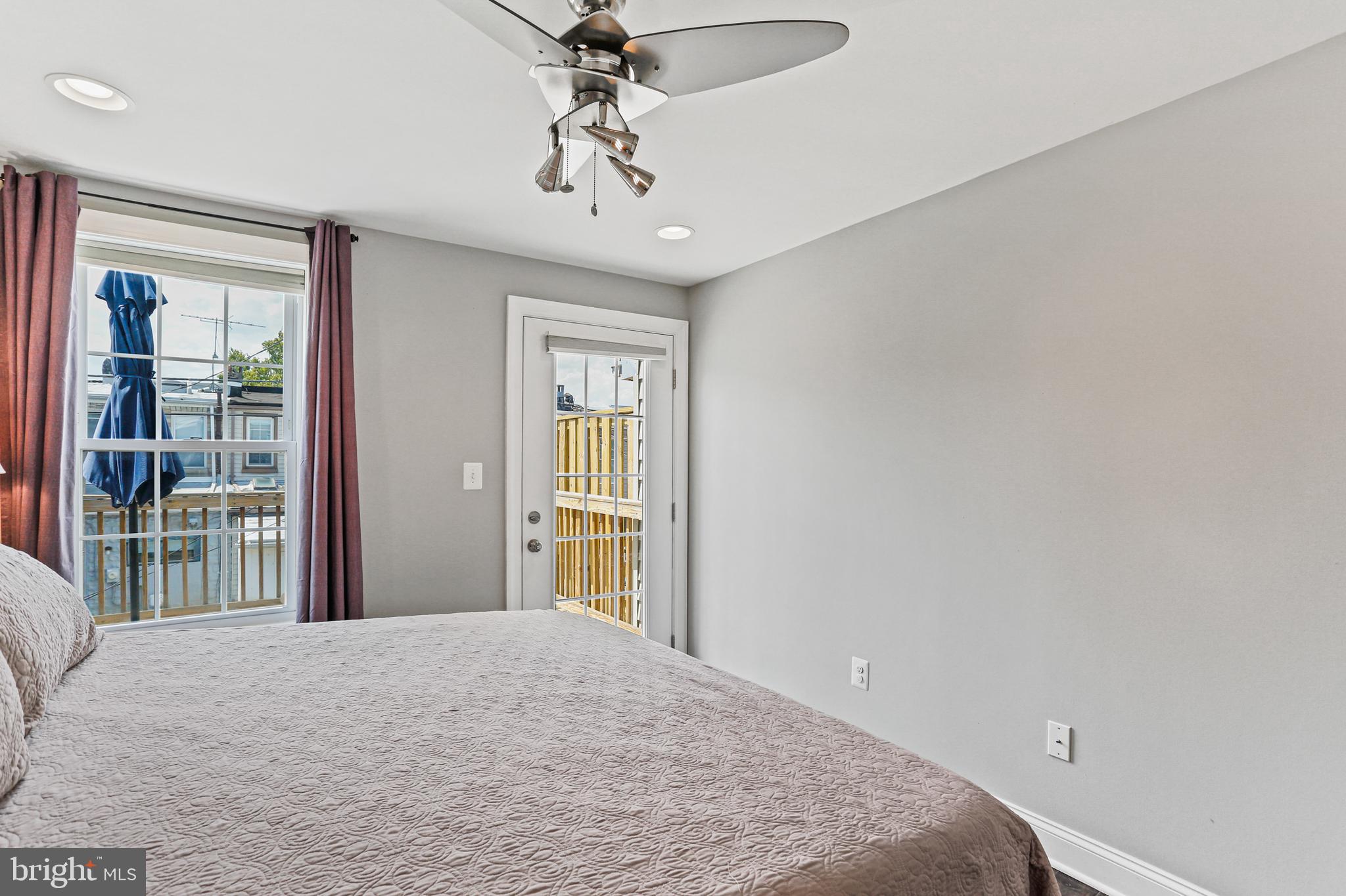 LOCUST POINT - Residential