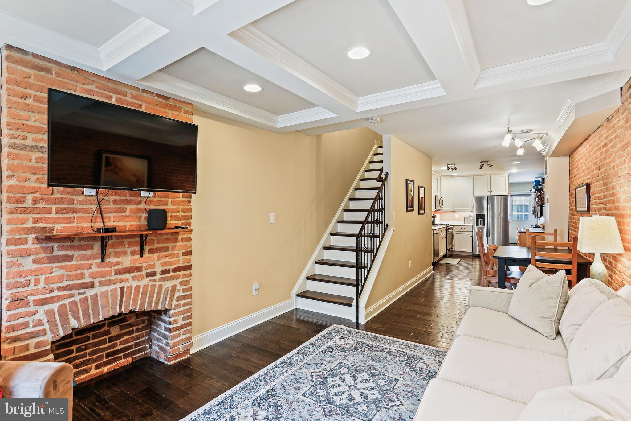 LOCUST POINT - Residential