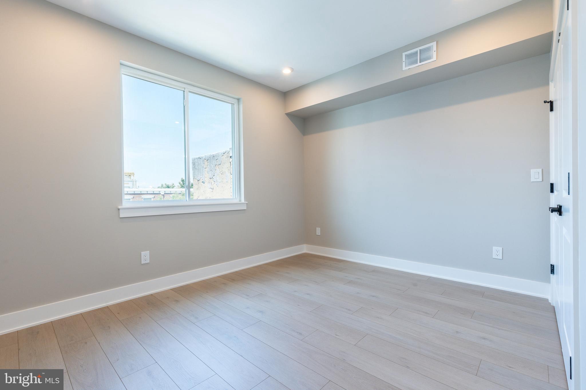 OLDE KENSINGTON - Residential Lease