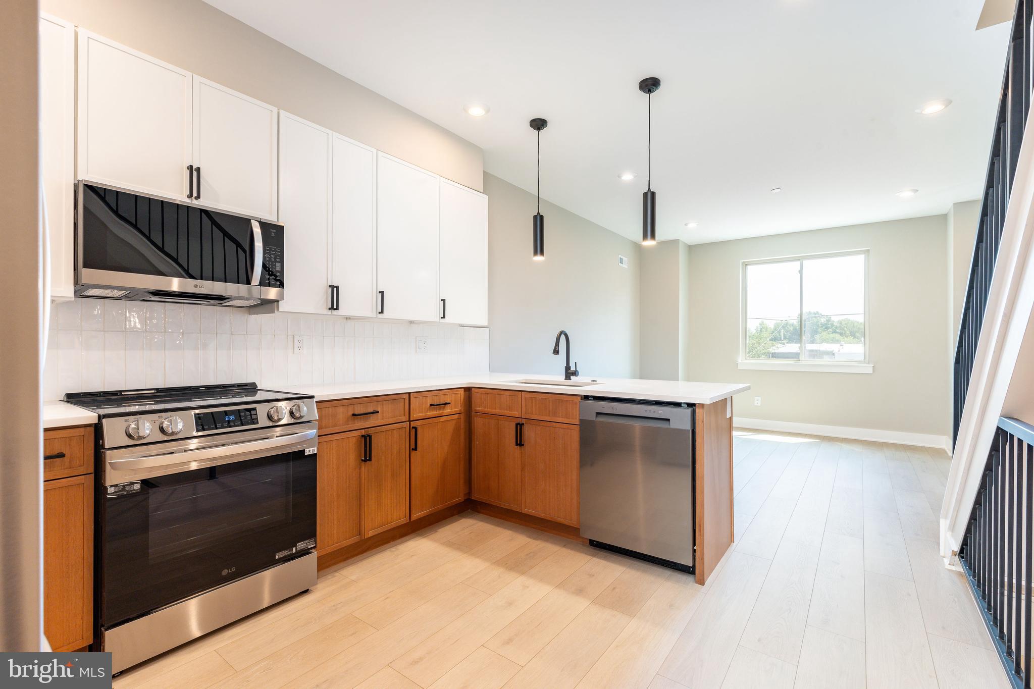 OLDE KENSINGTON - Residential Lease